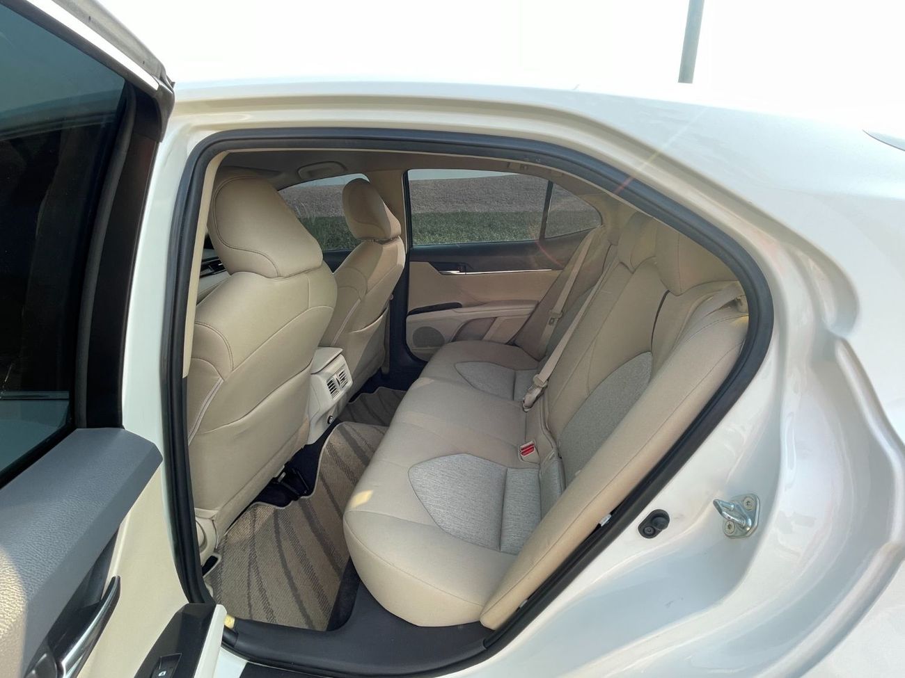 Toyota Camry SE Banking facilities without the need for a first payment