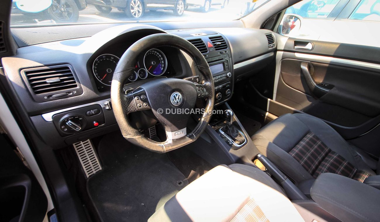 فولكس واجن جولف GTI