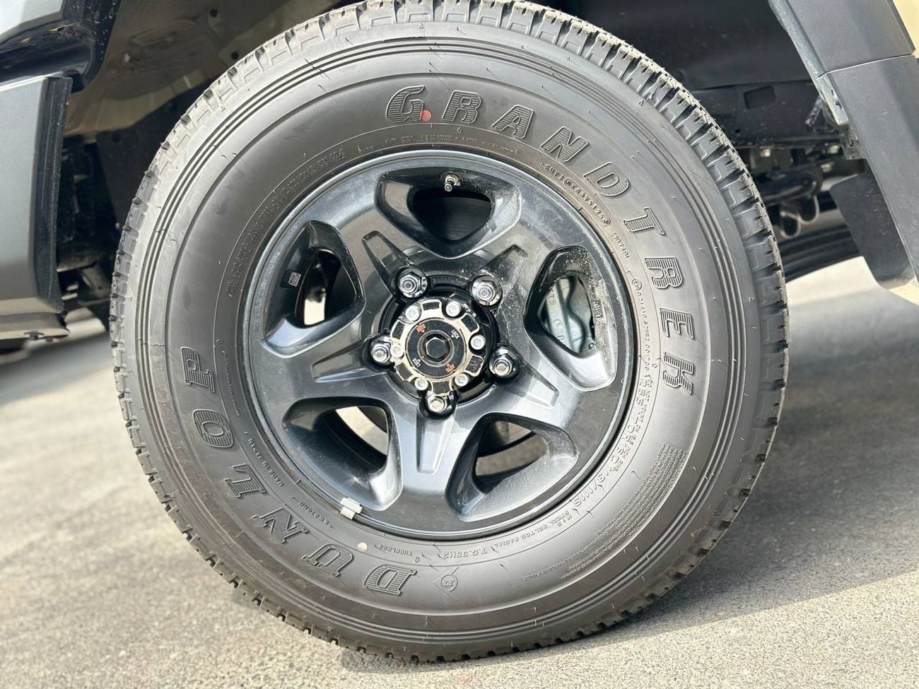 تويوتا لاند كروزر بيك آب LC79، محرك 2.8 لتر ديزل، ناقل حركة يدوي // 2026 // فئة عالية مع رادار، قفل تفاضلي، مشغل DVD وكاميرا 