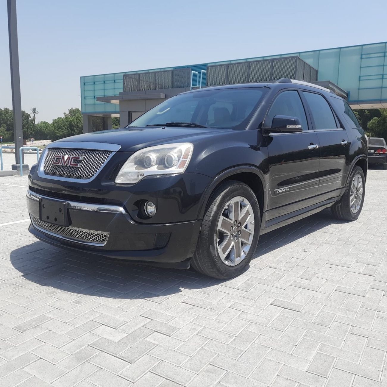 GMC Acadia SLE GMC Acadia Model 2012   GCC -- full opsions no 1 very very- VERY GOOD CONDITION