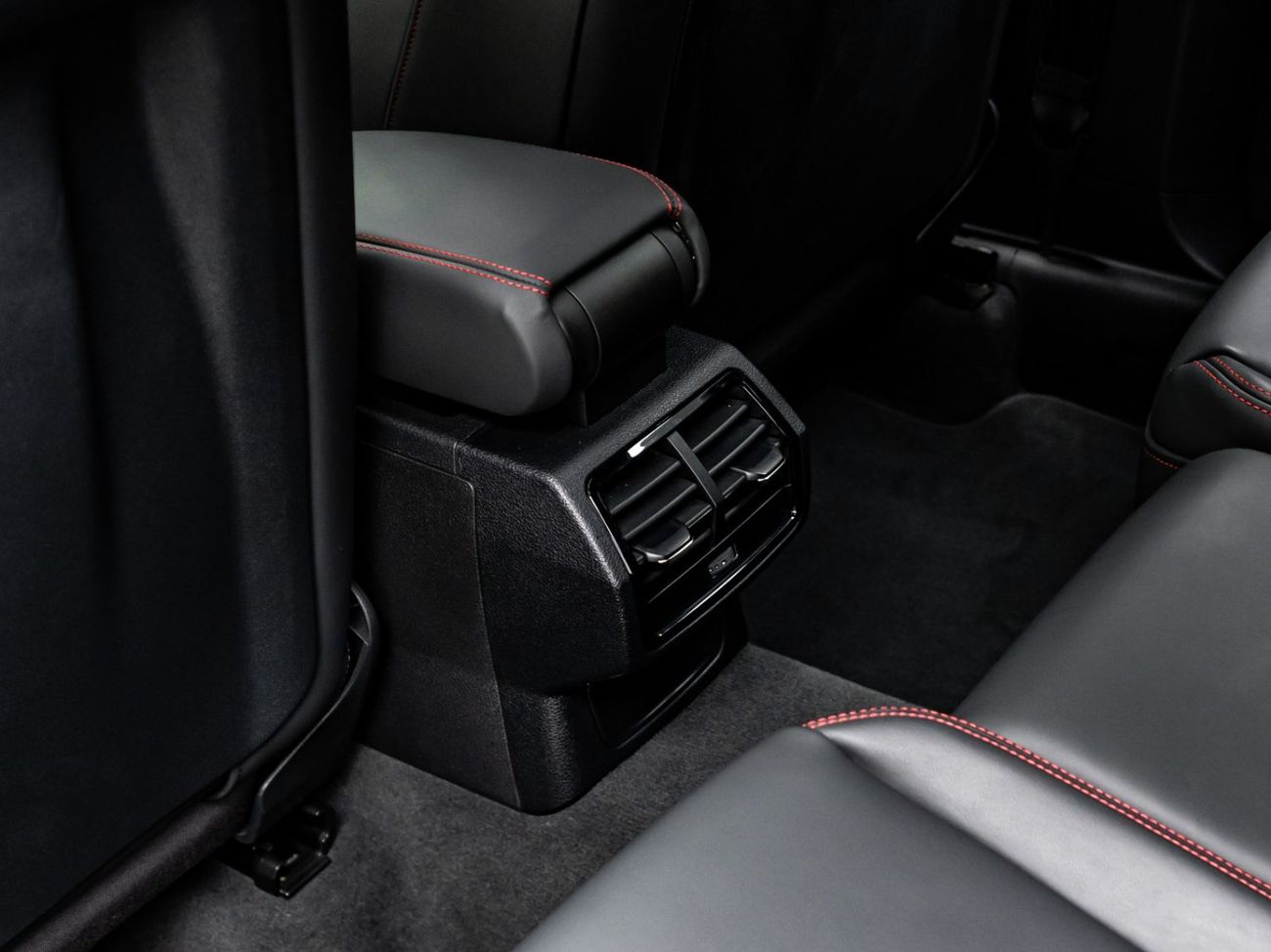 أودي RSQ3 Sportback TFSI quattro 2.5L