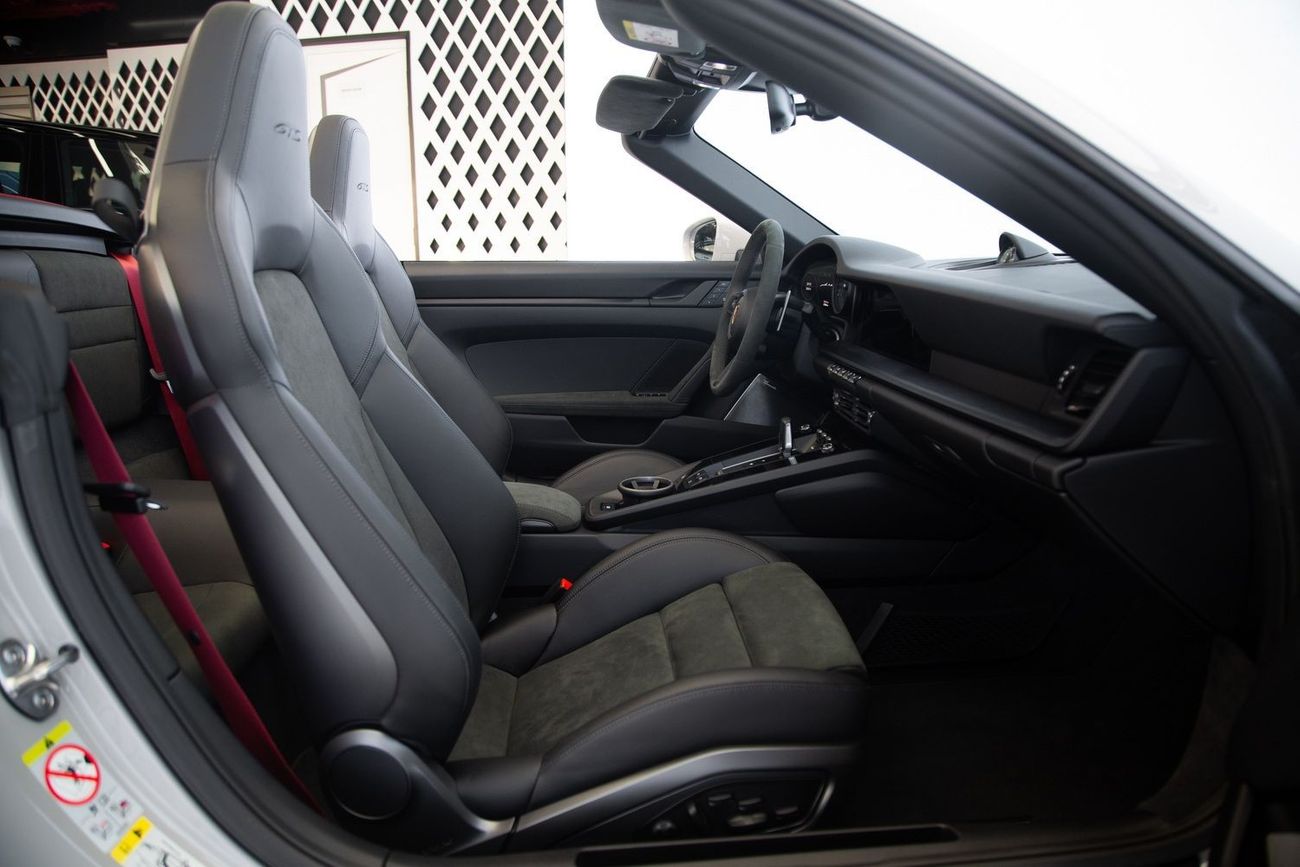 Porsche 911 CARRERA GTS CABRIOLET