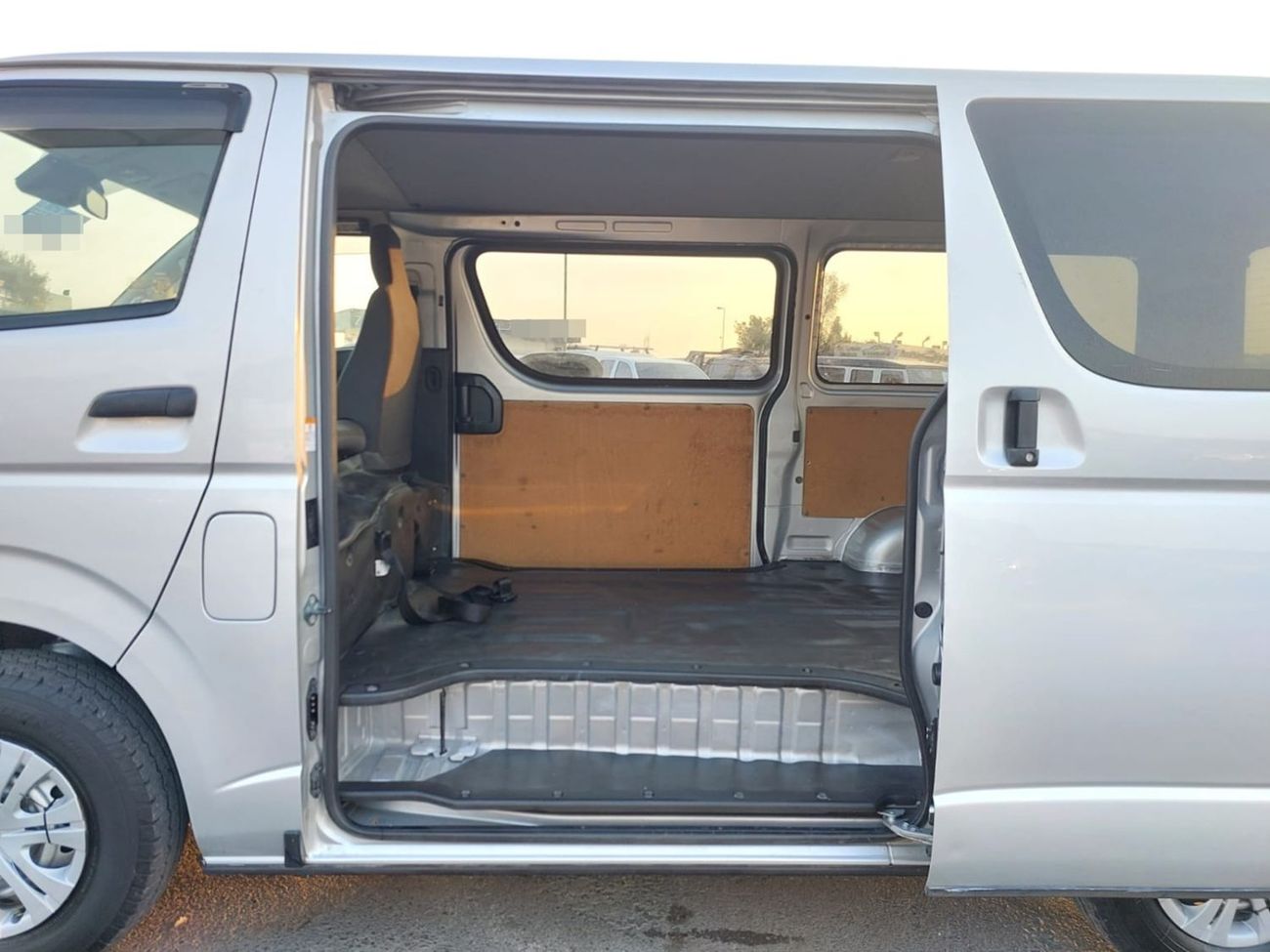 تويوتا هاياس TOYOTA HIACE VAN RHD 2018 MODEL 2.8 L DIESEL AUTOMATIC(PM05971)