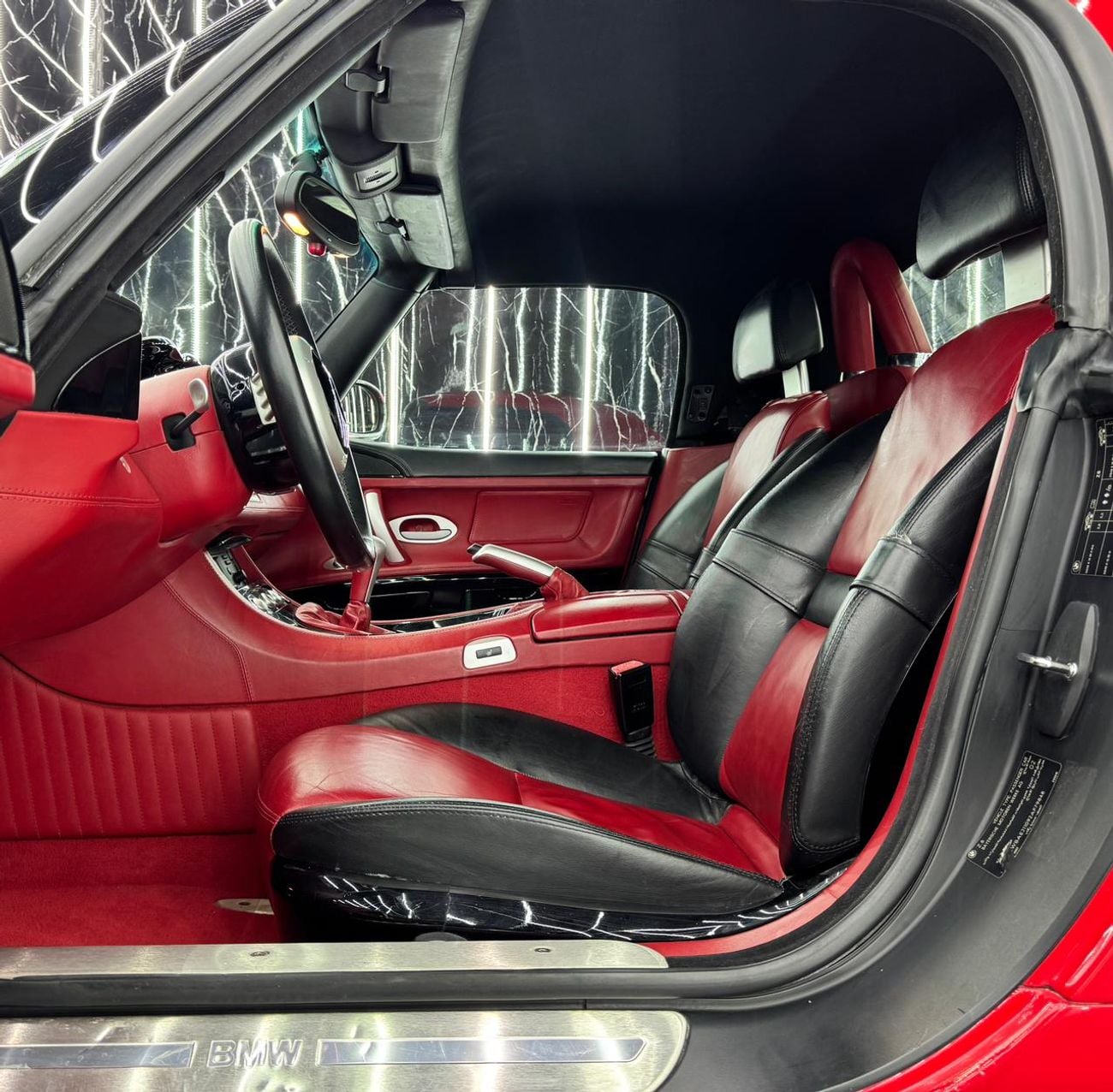 BMW Z8 4.9L,V8 ,   6 Speed Manual