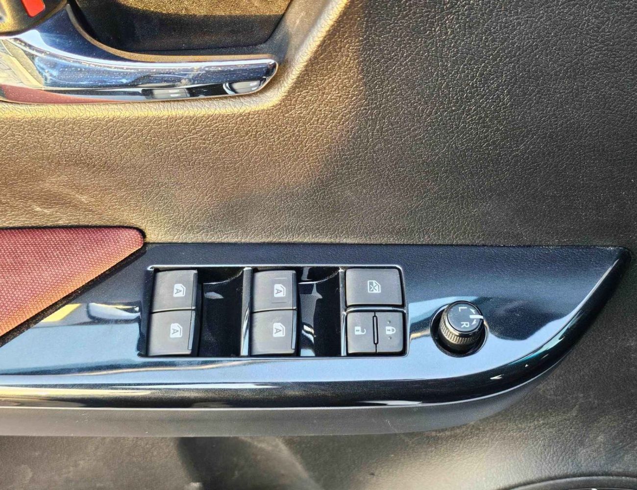 Toyota Hilux SR5 WIDE BODY DOUBLE CABIN/2.7L PETROL A/T/PUSH START/ AUTO & DUAL AC/ ALLOY WHEEL/CODE#HP27SR5AK