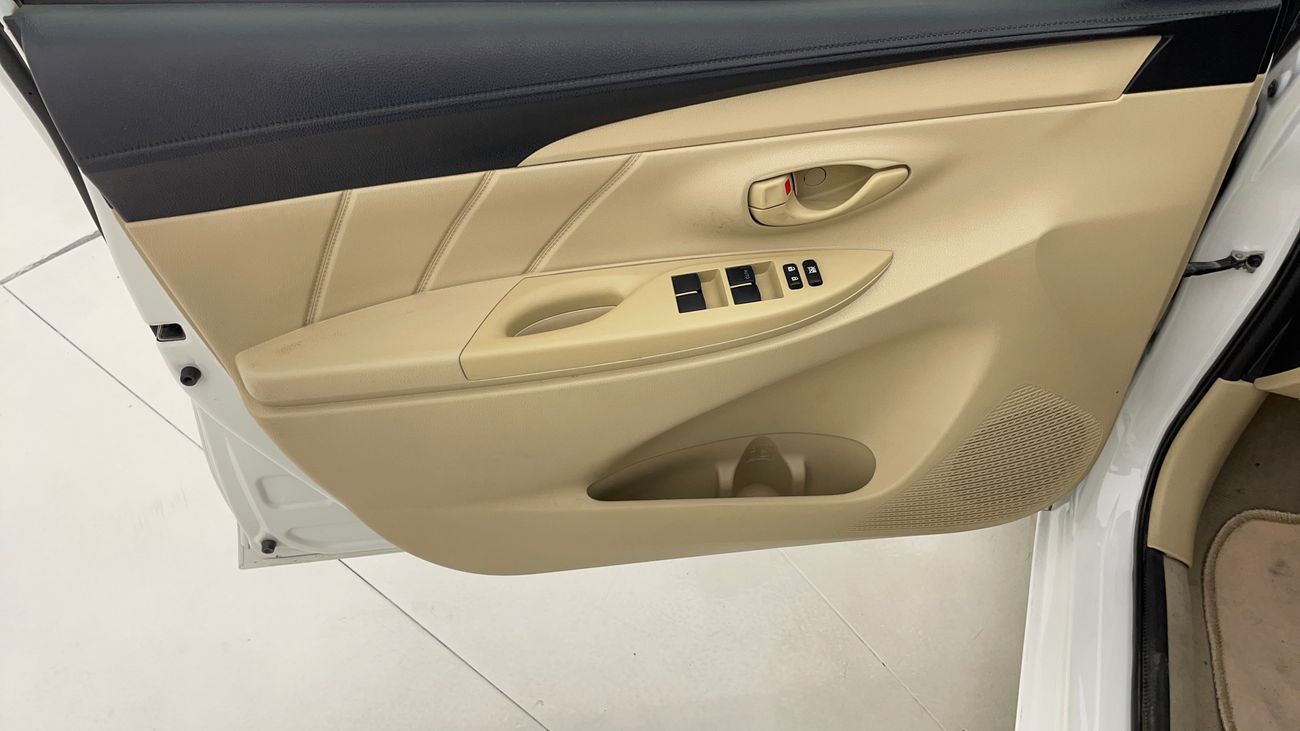 تويوتا يارس SE 1.5 | بدون دفعة مقدمة | اختبار قيادة مجاني للمنزل