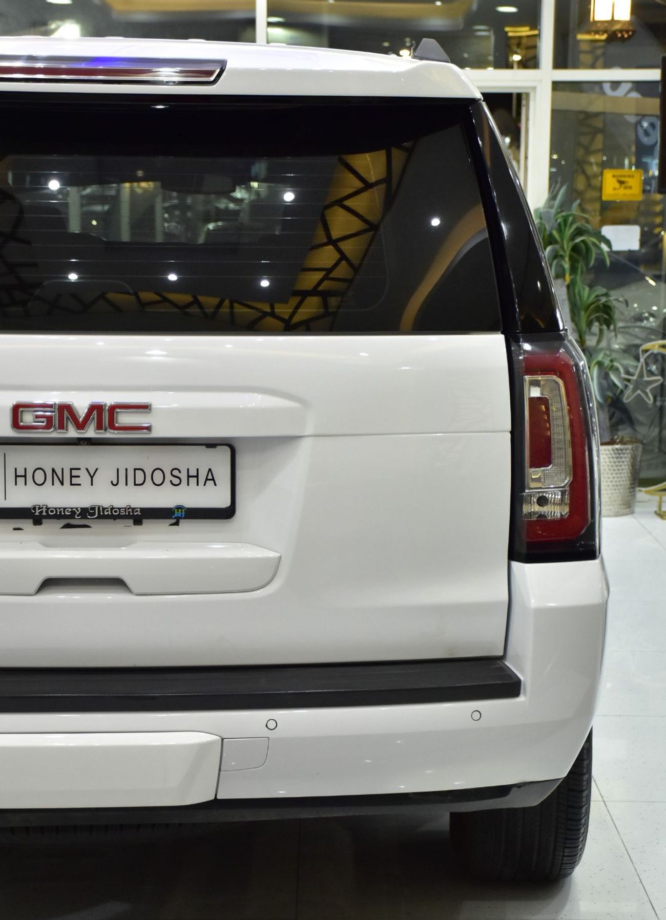 GMC Yukon EXCELLENT DEAL for our GMC Yukon SLE ( 2019 Model ) in White Color GCC Specs
