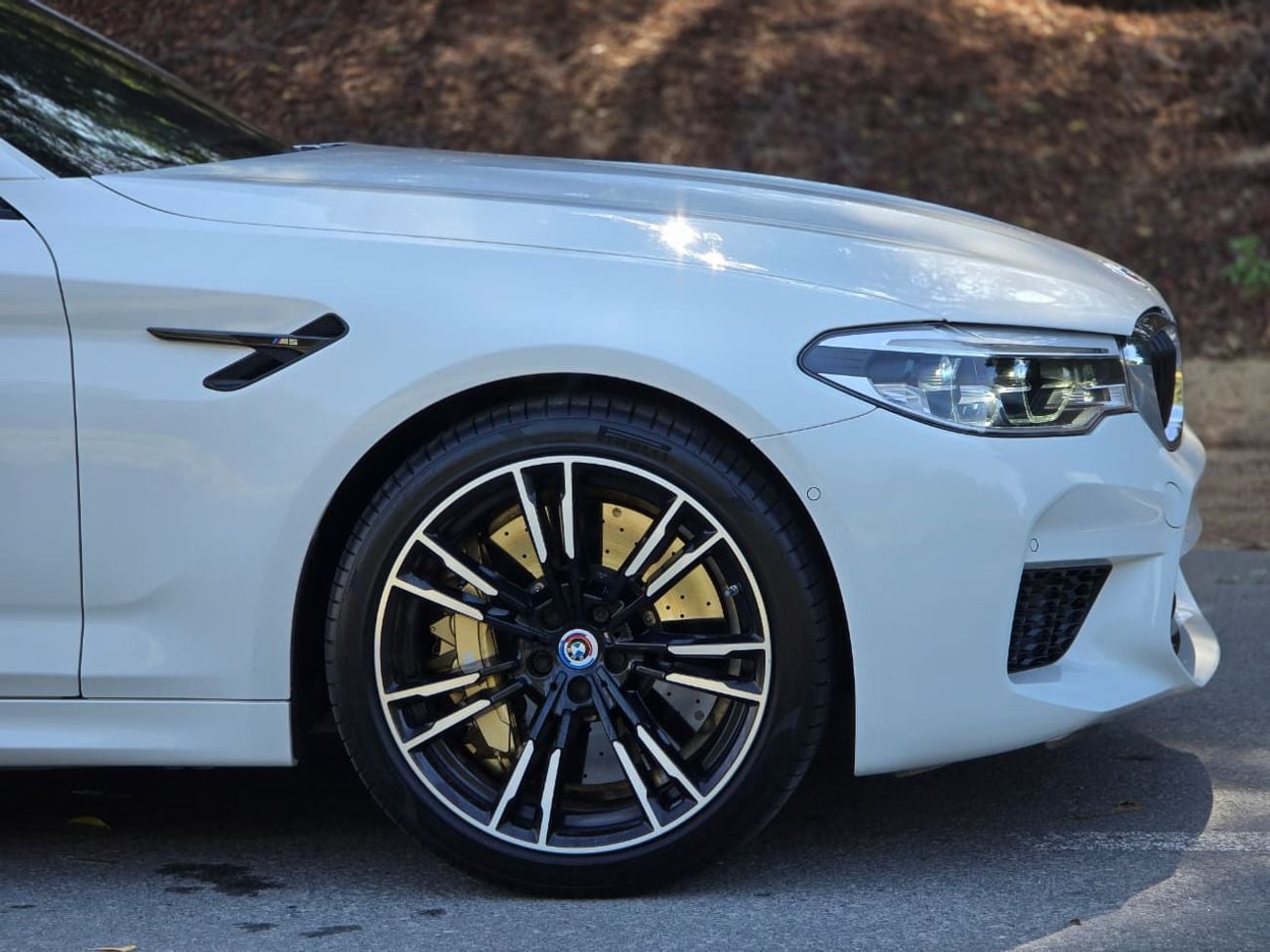 BMW M5 Std 4.4L BMW M5 2018 GCC // ORGINAL PAINT // PERFECT CONDITION // ACCIDENT FREE