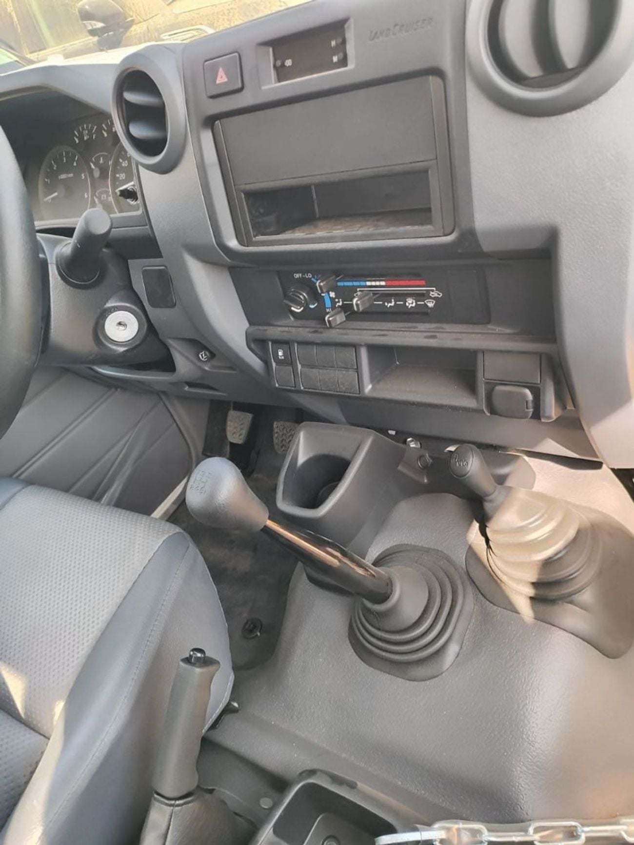 Toyota Land Cruiser Pickup 70 LC 79 SC 2.8 Diesel Manual Transmission