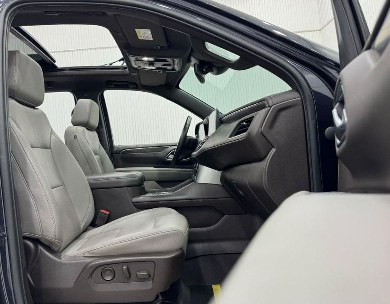 شيفروليه سوبيربان LT 5.3L 4WD 2023 Chevrolet Suburban LT, Nov 2025 Chevrolet Warranty, Low Kms, 8 Seater, GCC