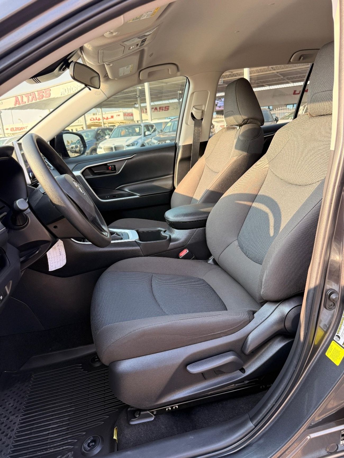 Toyota RAV4 2.5L (4WD) LE