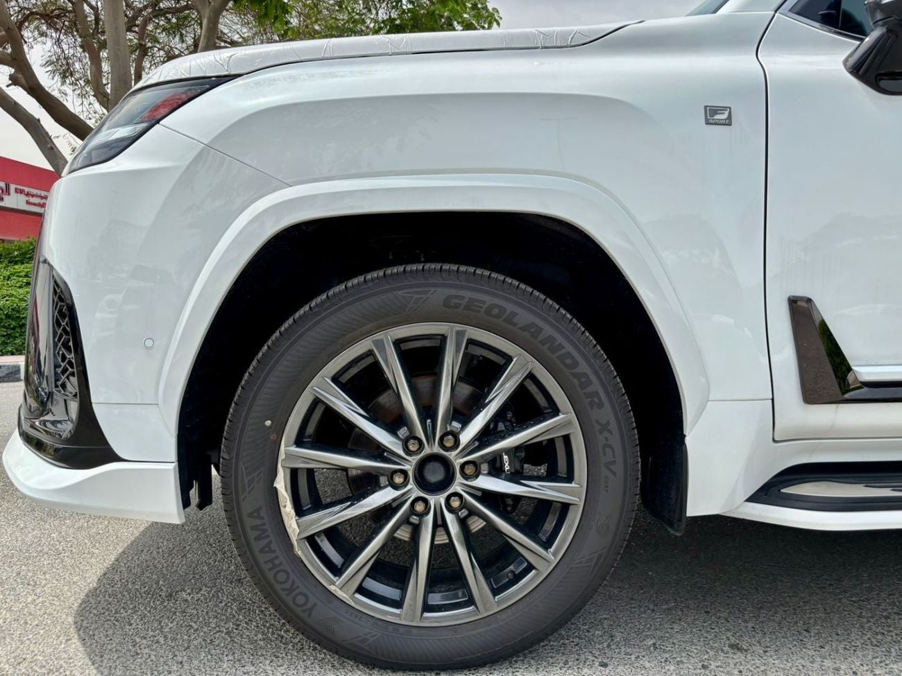 لكزس LX 700h F Sport