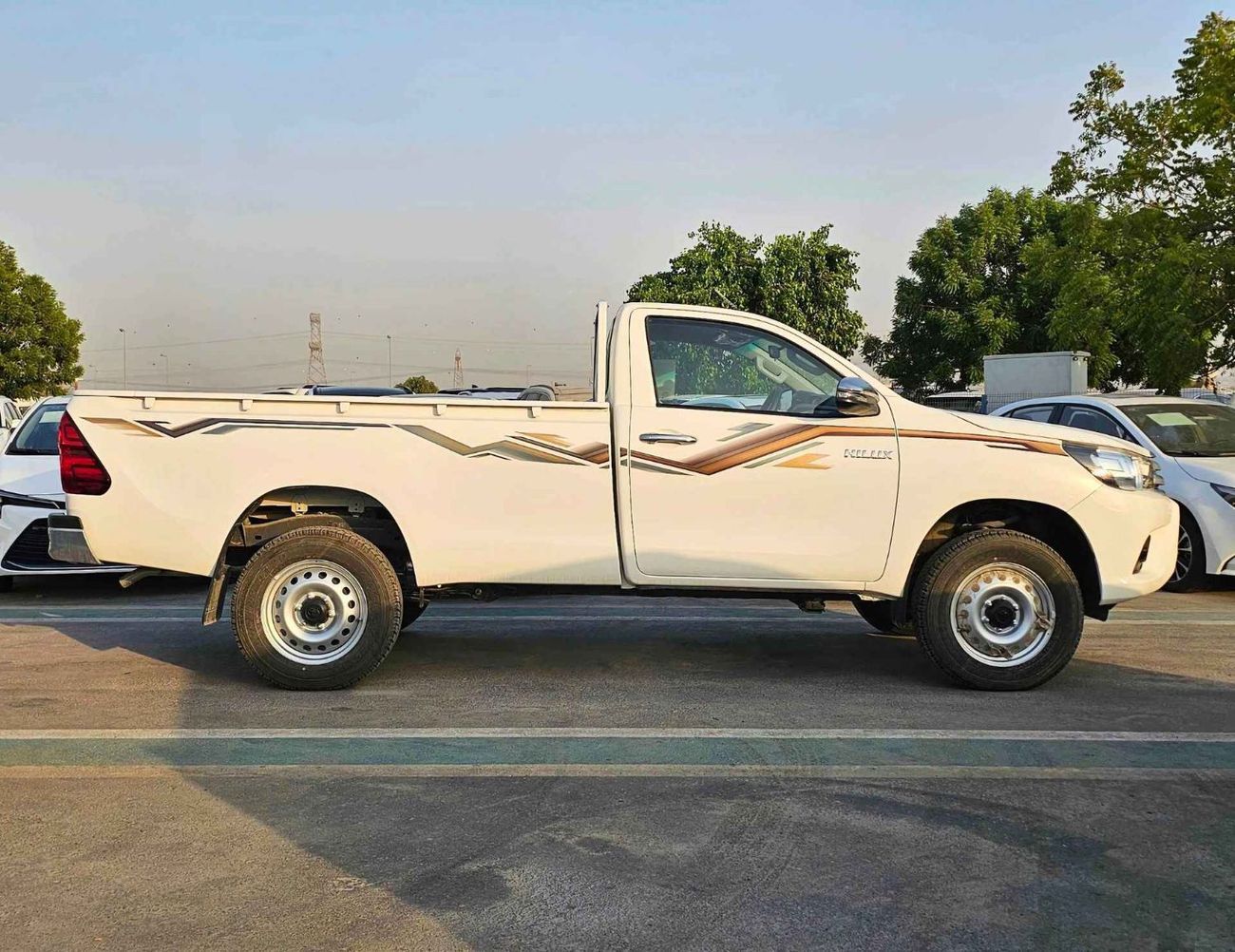 Toyota Hilux GLG NARROW BODY/  SINGLE BODY / M/T / 2.7L V4 PETROL / PLASTIC BUMPER / POWER WINDOWS (CODE # GLG)