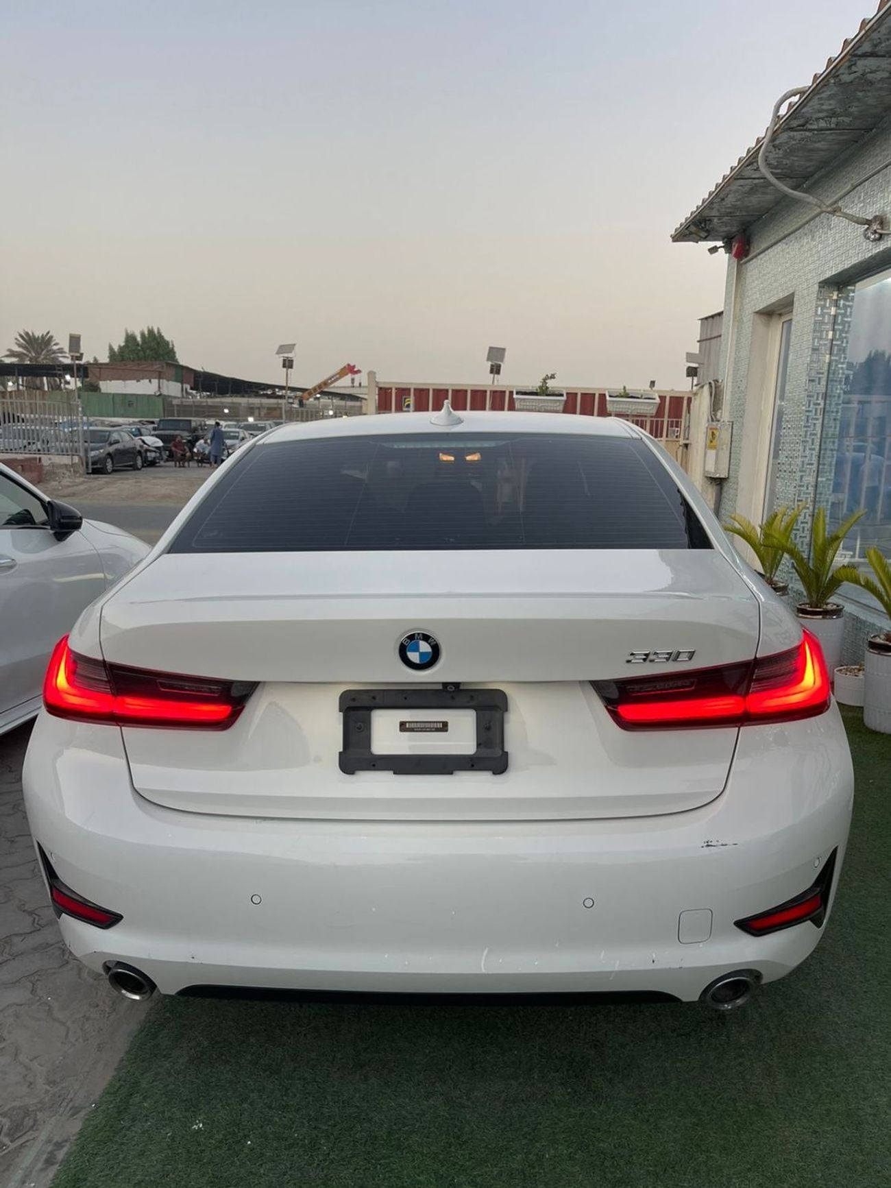 بي أم دبليو 330i