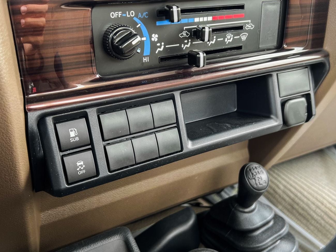 تويوتا لاند كروزر بيك آب EXPORT ONLY - Toyota LC79 SC STD 2.8L Petrol M/T