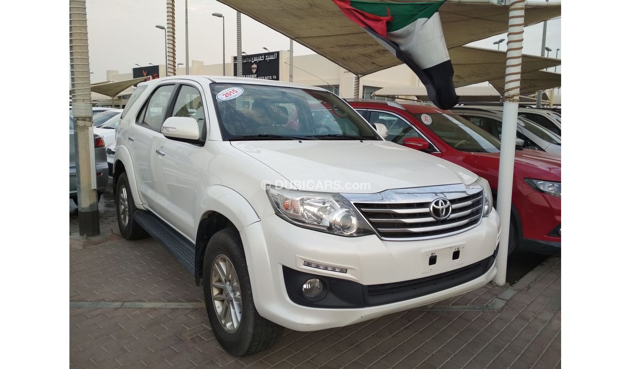 Toyota Fortuner 2015 WHITE NO PAIN NO ACCIDENT PERFECT