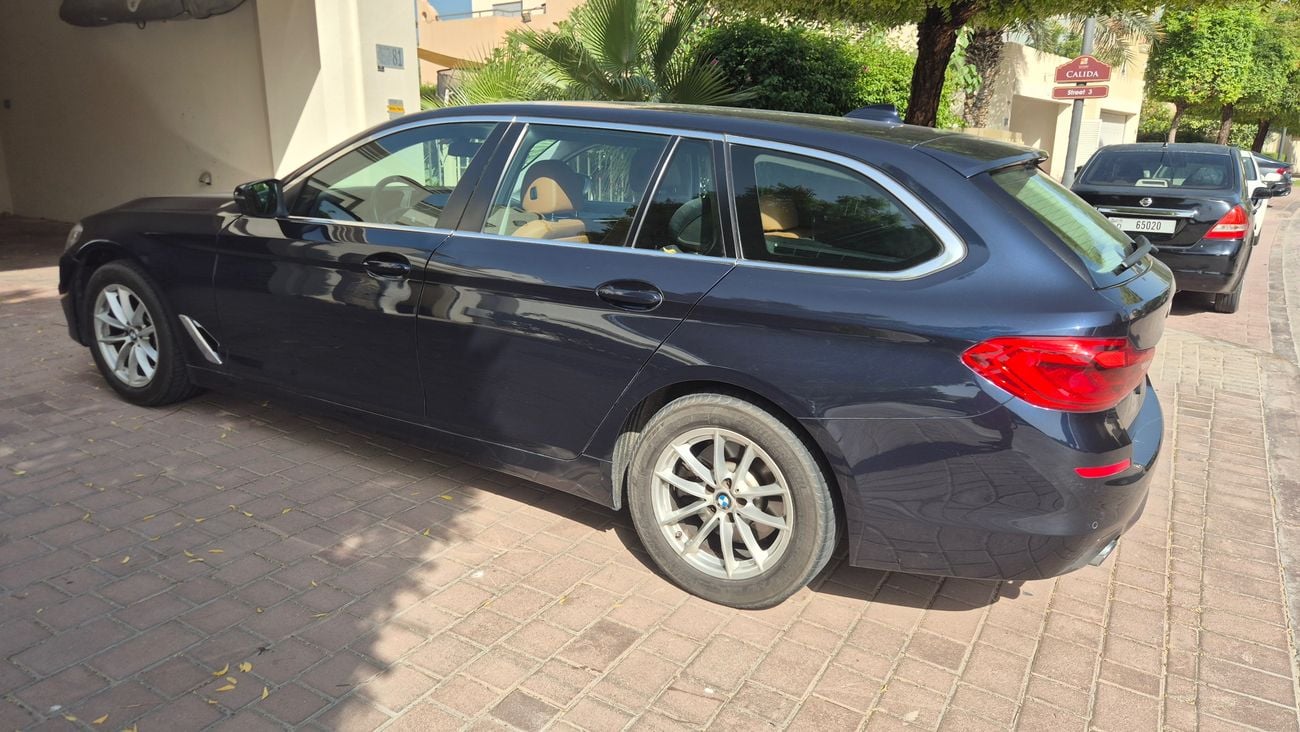بي أم دبليو 520i TOURING