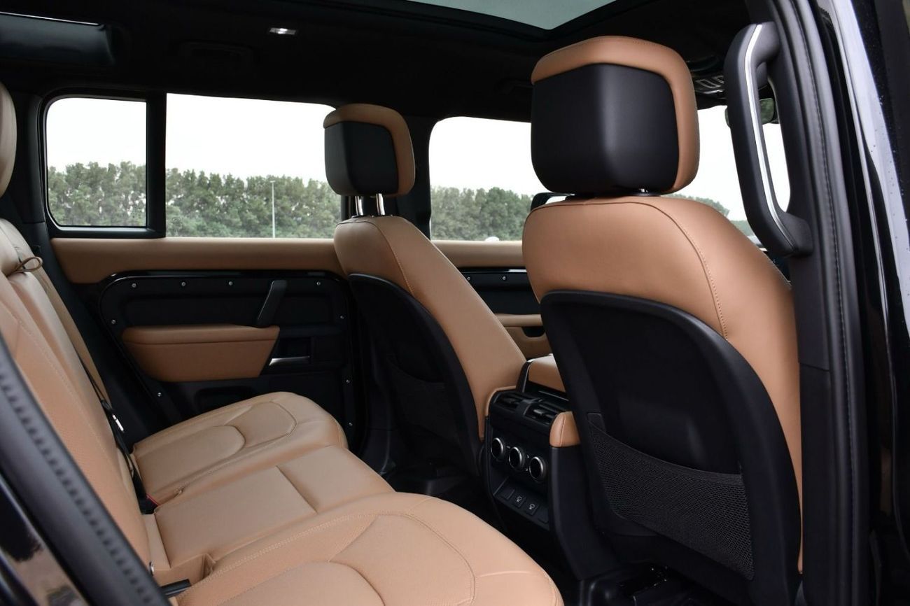 Land Rover Defender P400 90 HSE 3.0L (6 Seater) Land Rover Defender X dynamic HSE P400 V6 110  GCC 5 years warranty