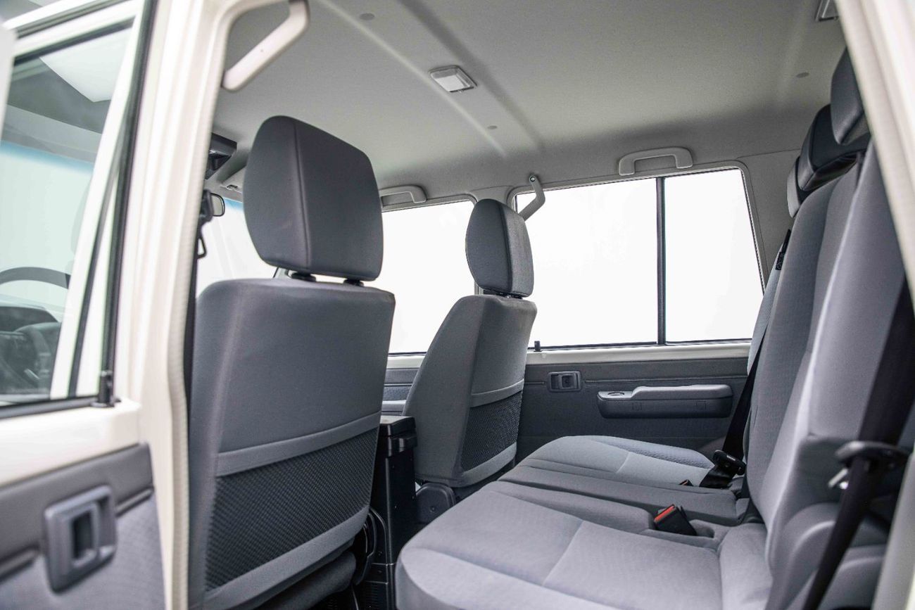 تويوتا لاند كروزر 70 Hardtop 2.8L - Manual - White Inside Bluish Grey | Export Only