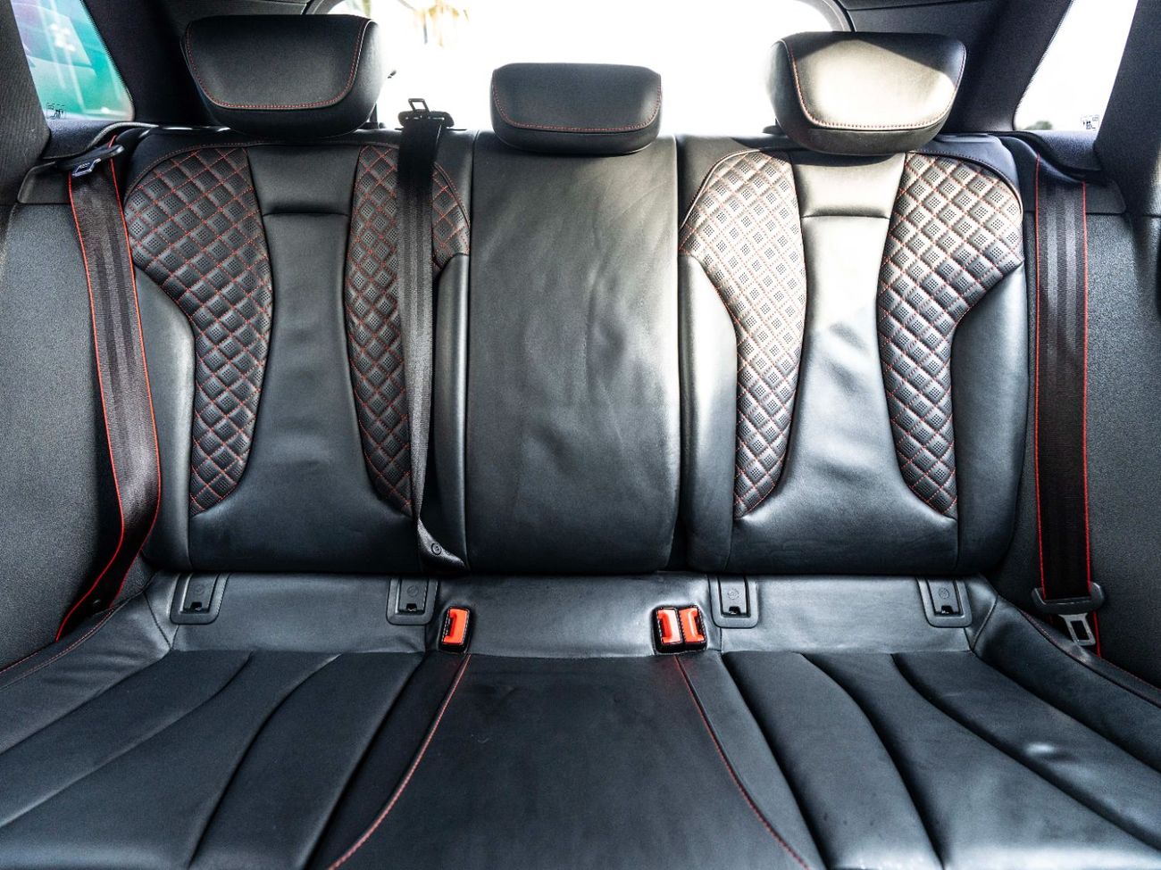 Audi RS3 TFSI quattro 2.5L (362 HP) Hatchback