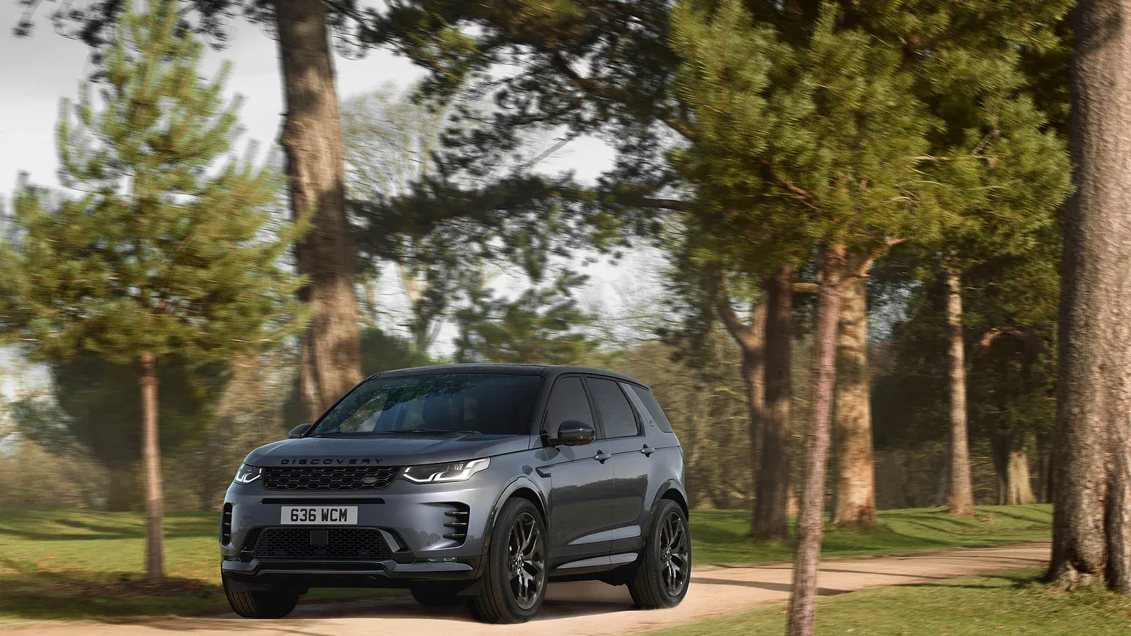 Land Rover Discovery Sport exterior - Front Left Profile