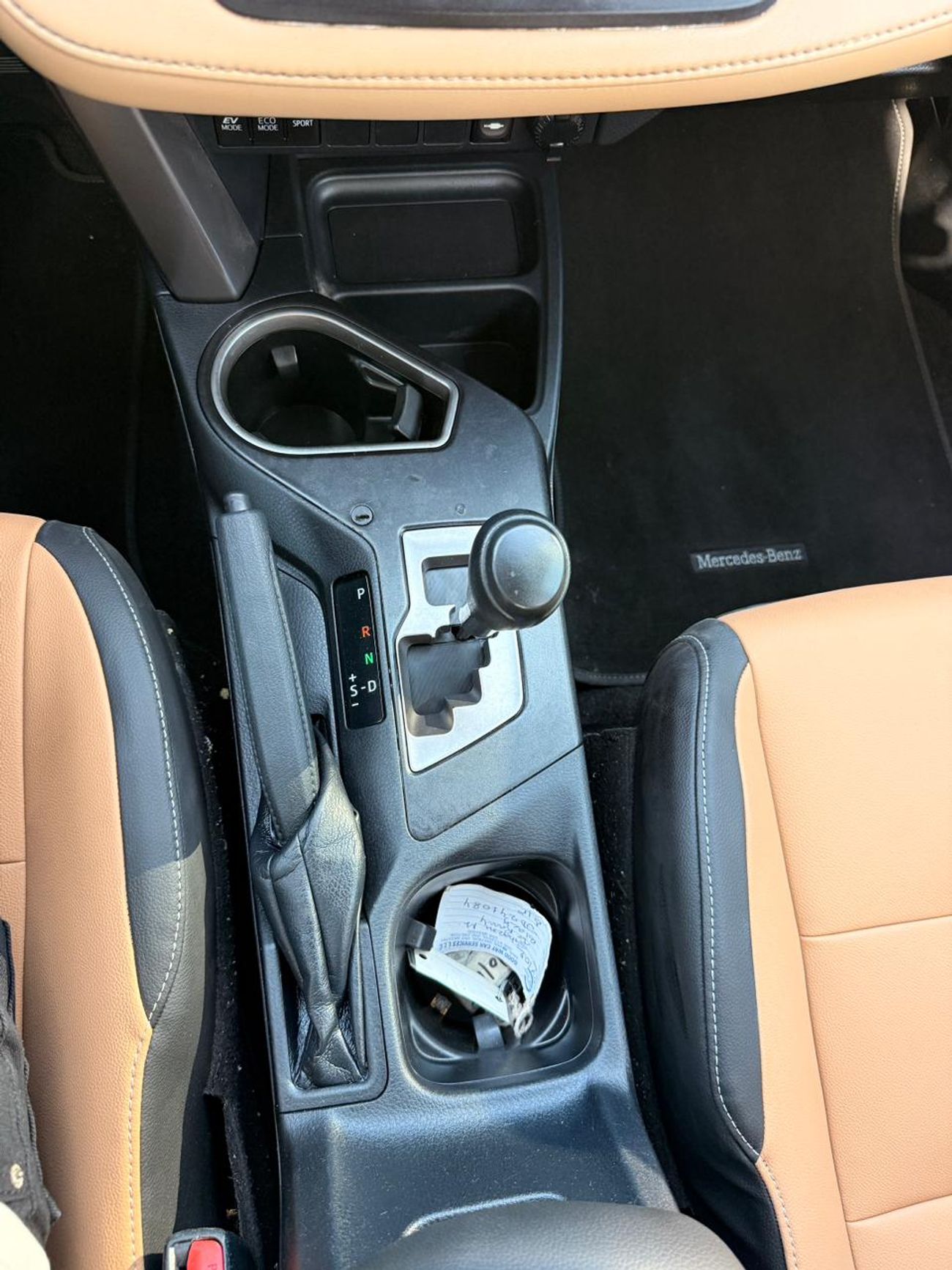 تويوتا راف ٤ XLE 2.5L