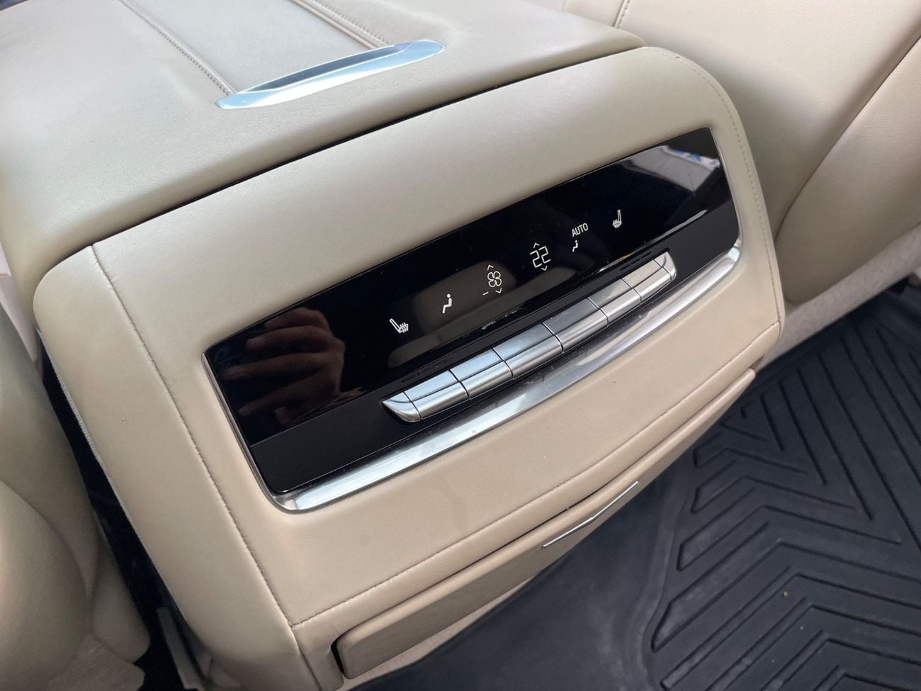 Cadillac Escalade Premium Luxury Platinum 6.2L 4WD MASSAGING SEATS / PREMIUM SOUND SYSTEM / HEAD UP DISPLAY / 360 CAME