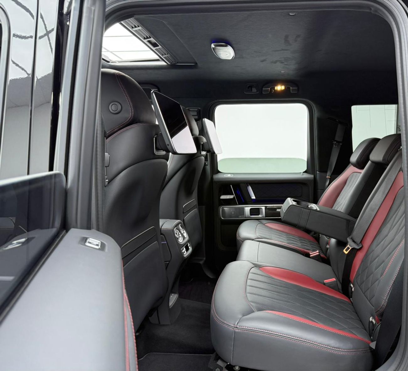 Mercedes-Benz G 63 AMG 4MATIC SUV 2025 Mercedes-AMG G 63 ,Gargash Warranty Dec/2029 ,Full Service History ,GCC