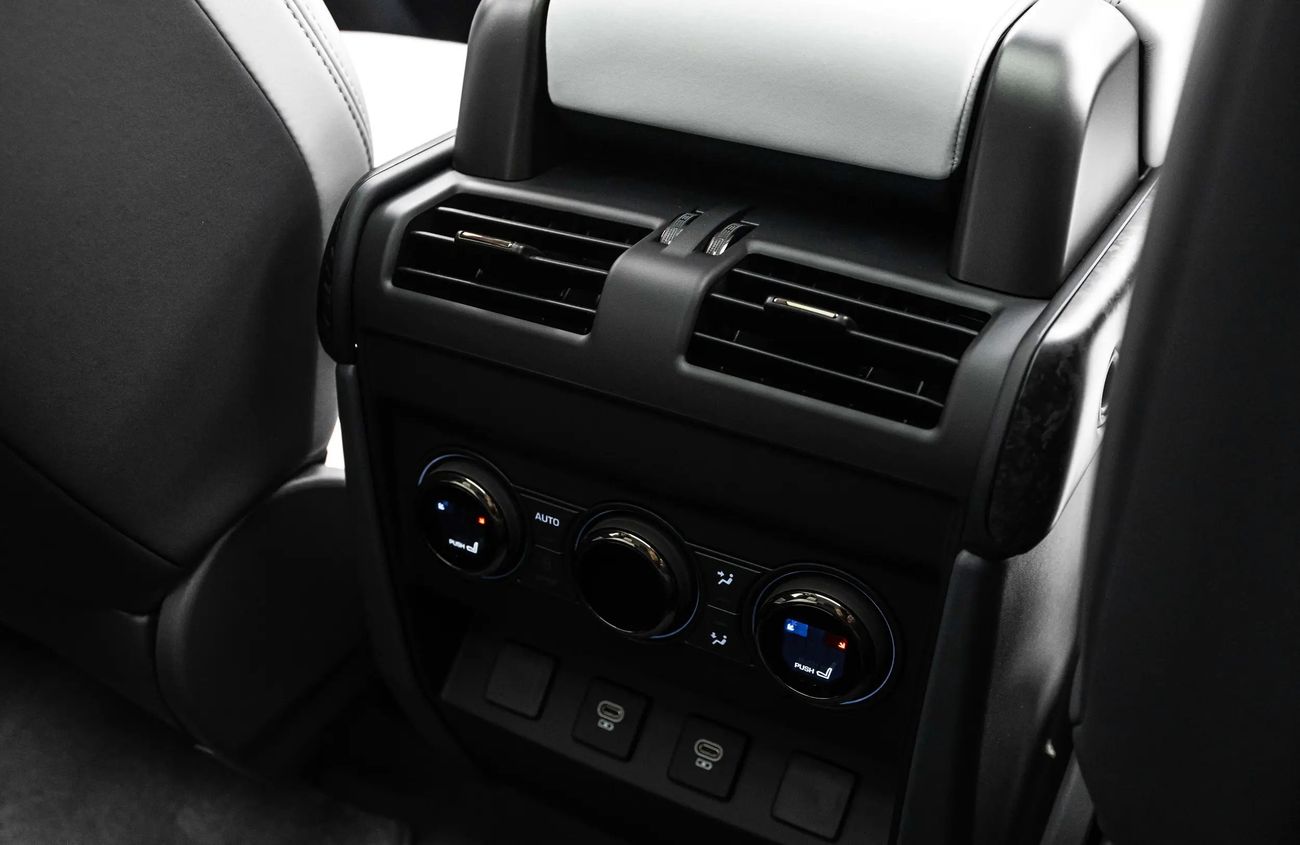 لاند روفر ديفندر 4.4L V8 Twin-Turbo Mild Hybrid Engine