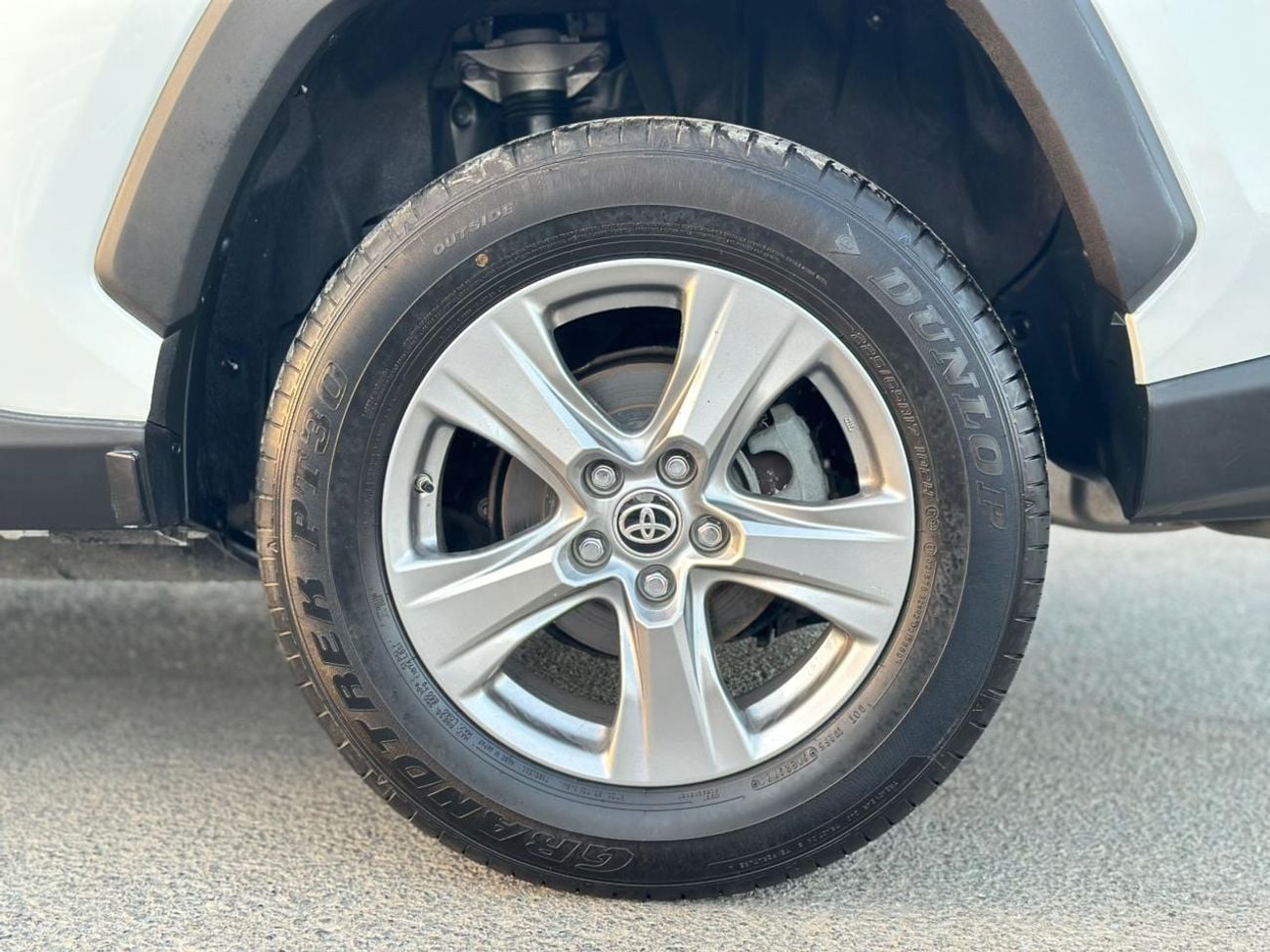 Toyota RAV4 LE