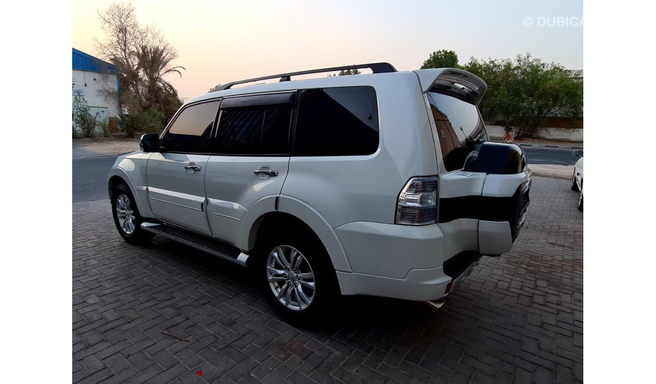 Mitsubishi Pajero Full option leather seats clean car