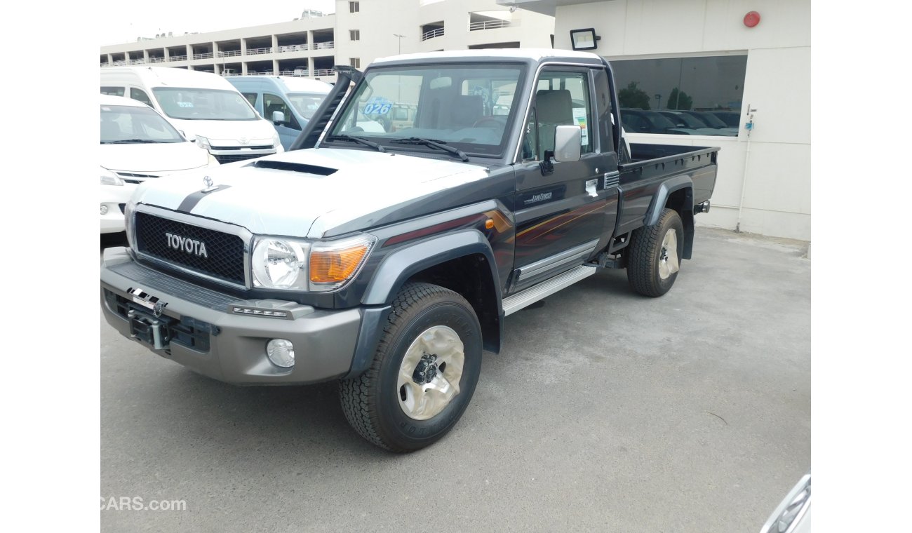 Toyota Land Cruiser Pick Up 79 Single Cab Limited V8 4.5L Turbo Diesel 4WD MT-Diff.Lock-Winch-Navigation