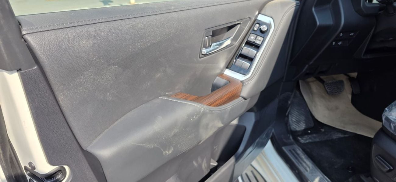 تويوتا لاند كروزر INSIDE BLACK 4.0