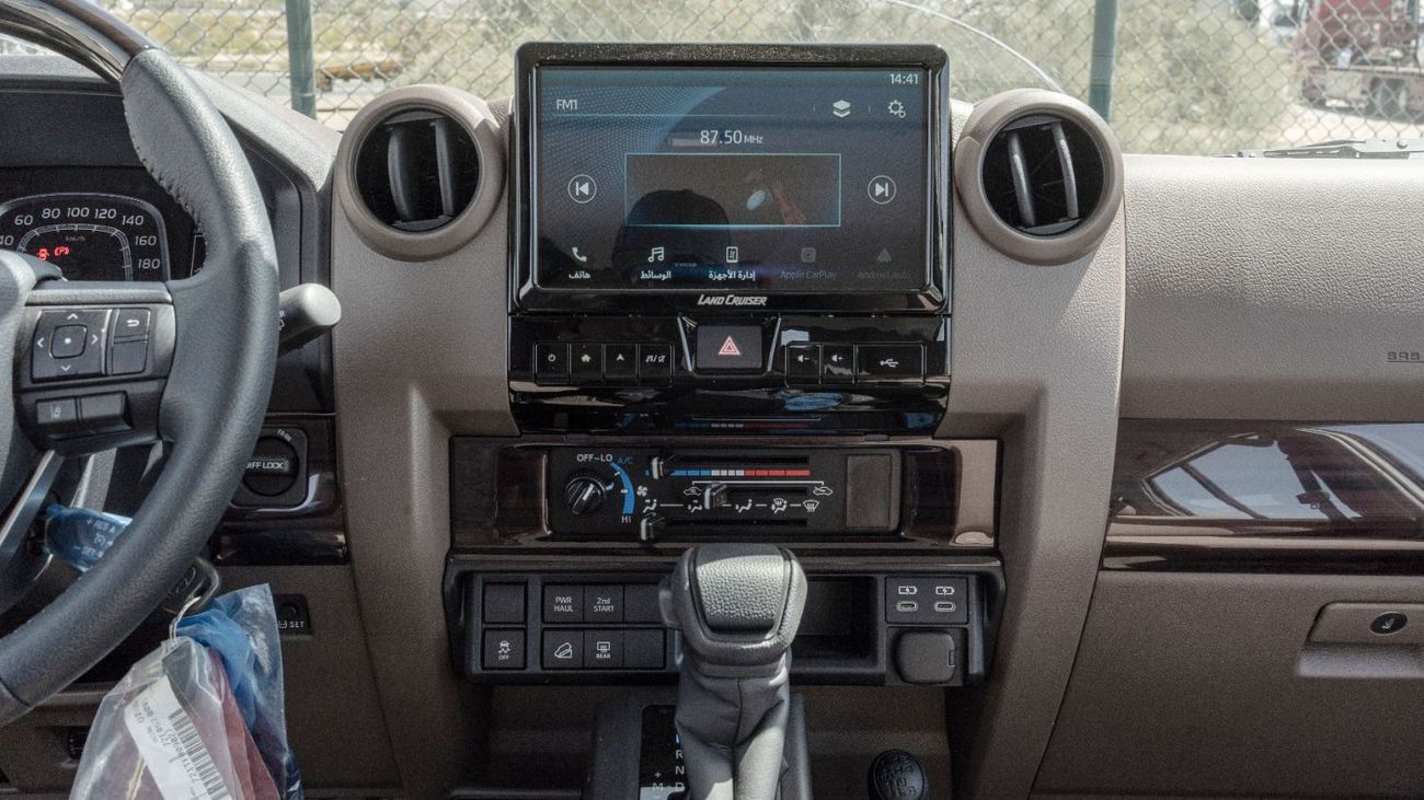 تويوتا لاند كروزر 70 2026 Toyota Land Cruiser LC76 4.0L AT Petrol (White-Brown) Mid Option