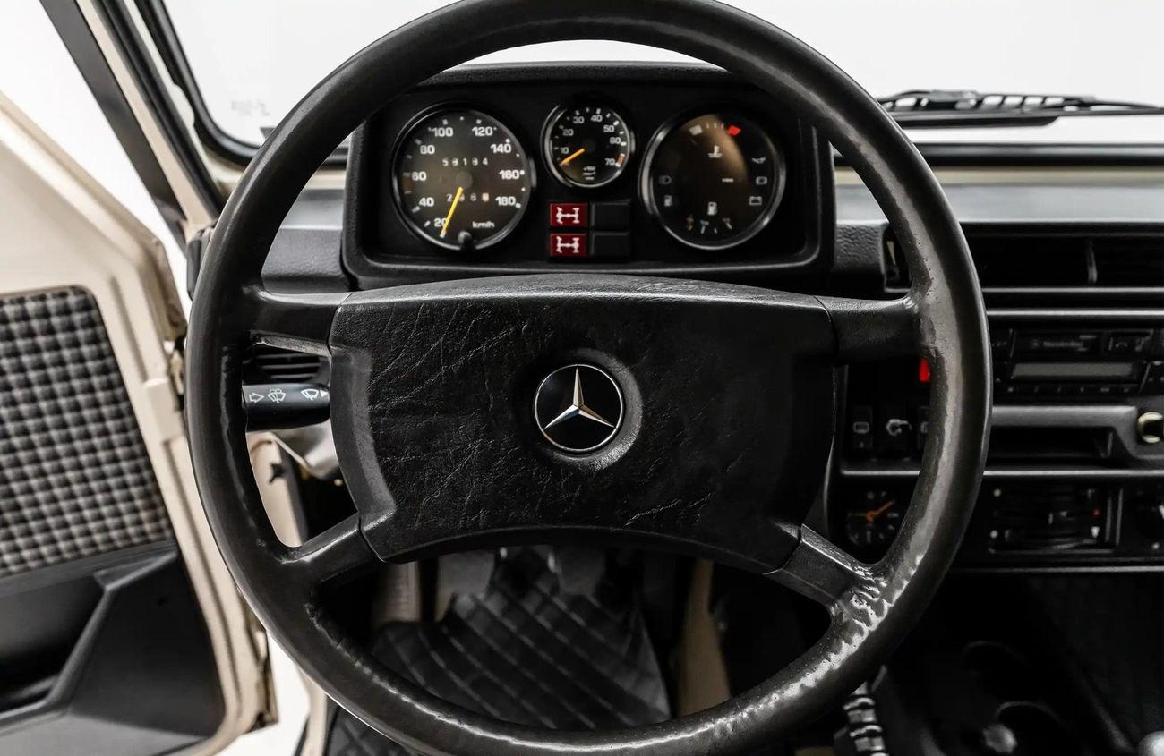 Mercedes-Benz 280 2.7L I-6 Naturally Aspirated Engine
