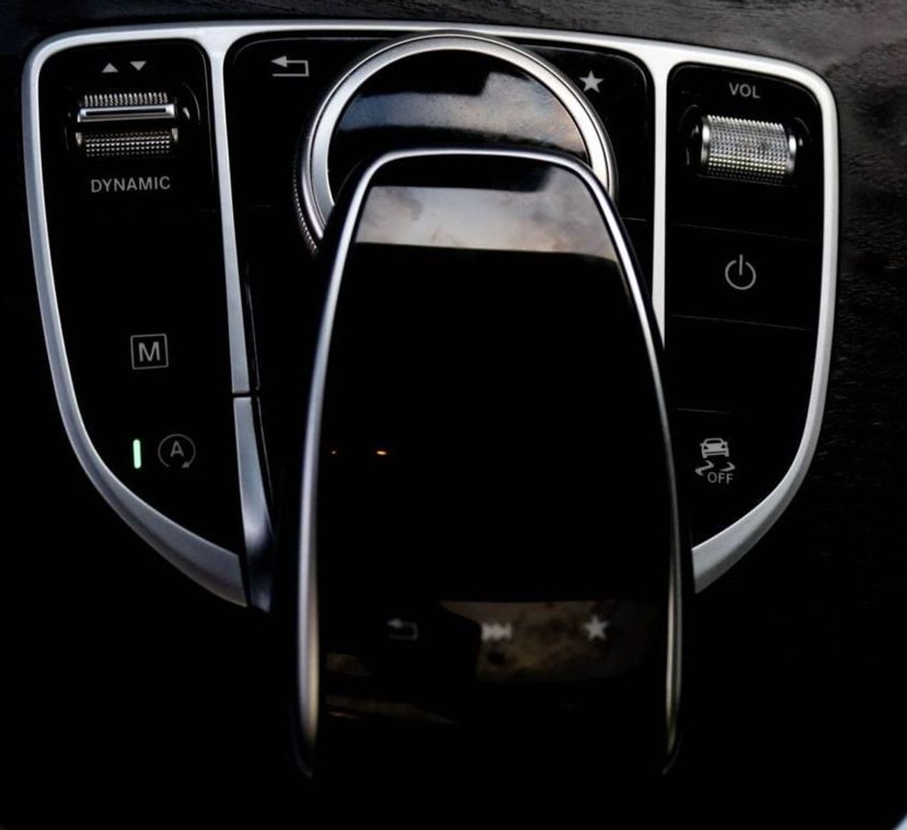 Mercedes-Benz GLC 250 4MATIC 2.0L Mercedes GLC 250, 2018, 4MATIC, GCC, original paint accident-free in excellent condition