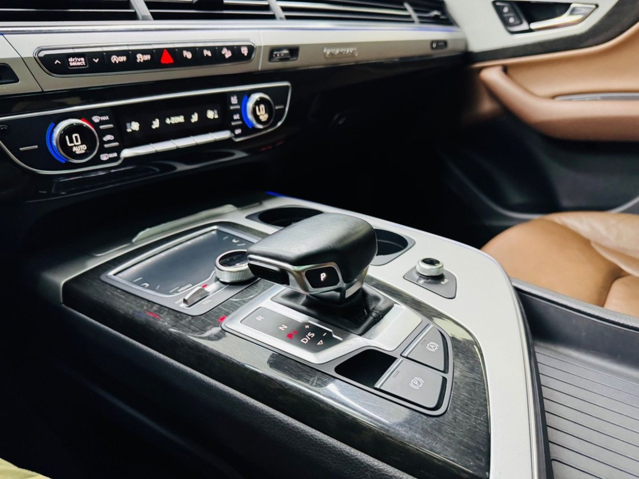 أودي Q7 45 TFSI quattro 3.0L