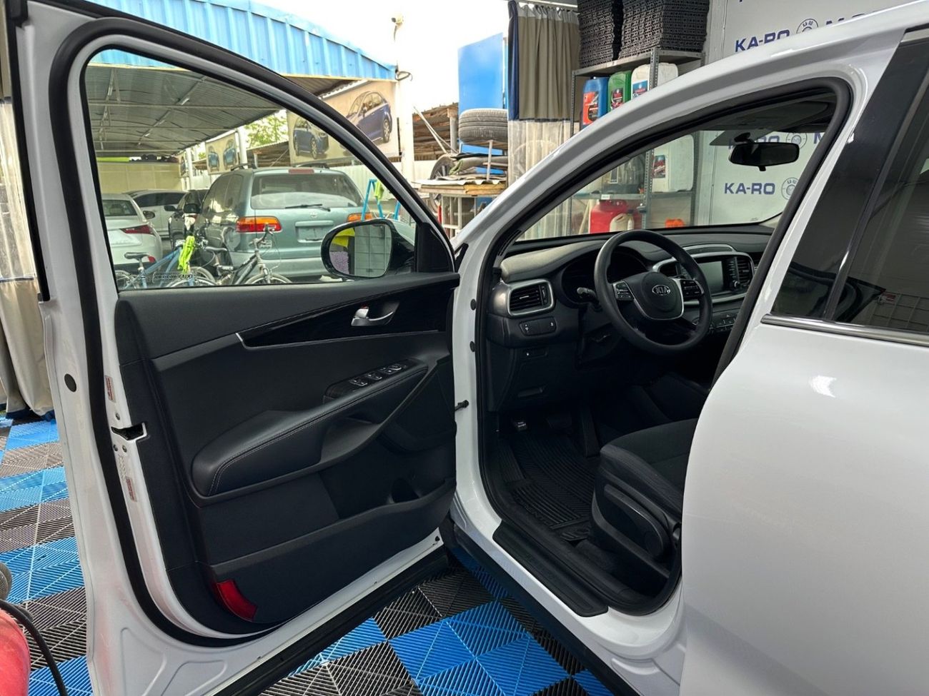 Kia Sorento Base 2.4L FWD