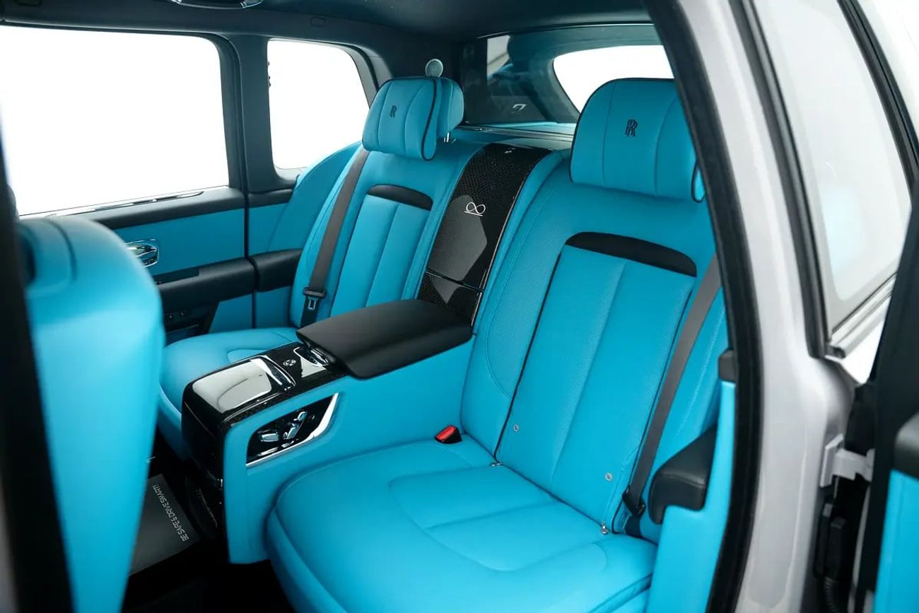 Rolls-Royce Cullinan BLACK BADGE WITH WARRANTY AND SERVICE CONTRACT