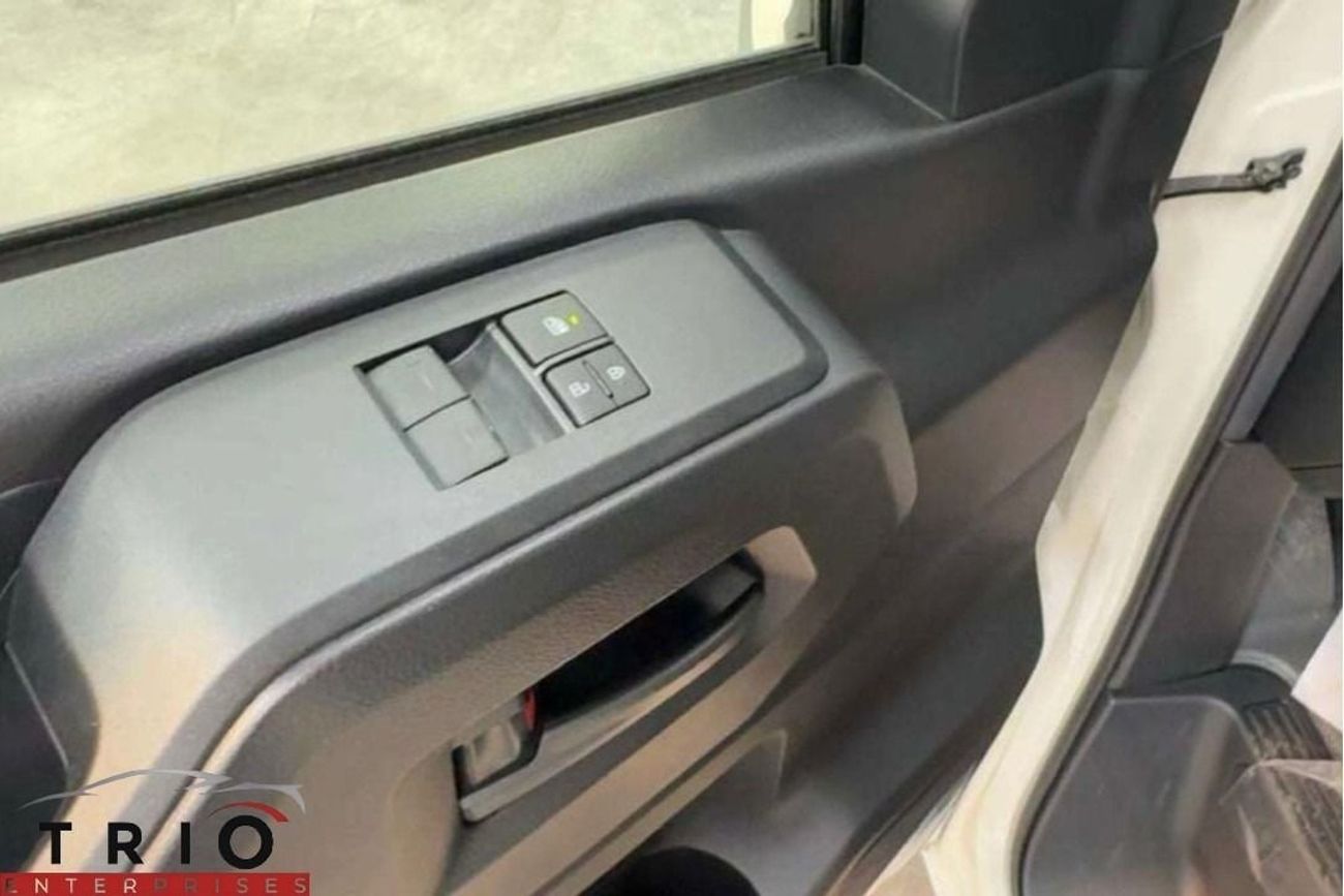 Toyota Hiace TOYOTA HIACE BLK BUMPER HIGH ROOF - 3.5L - PETROL - AT - 2026MY