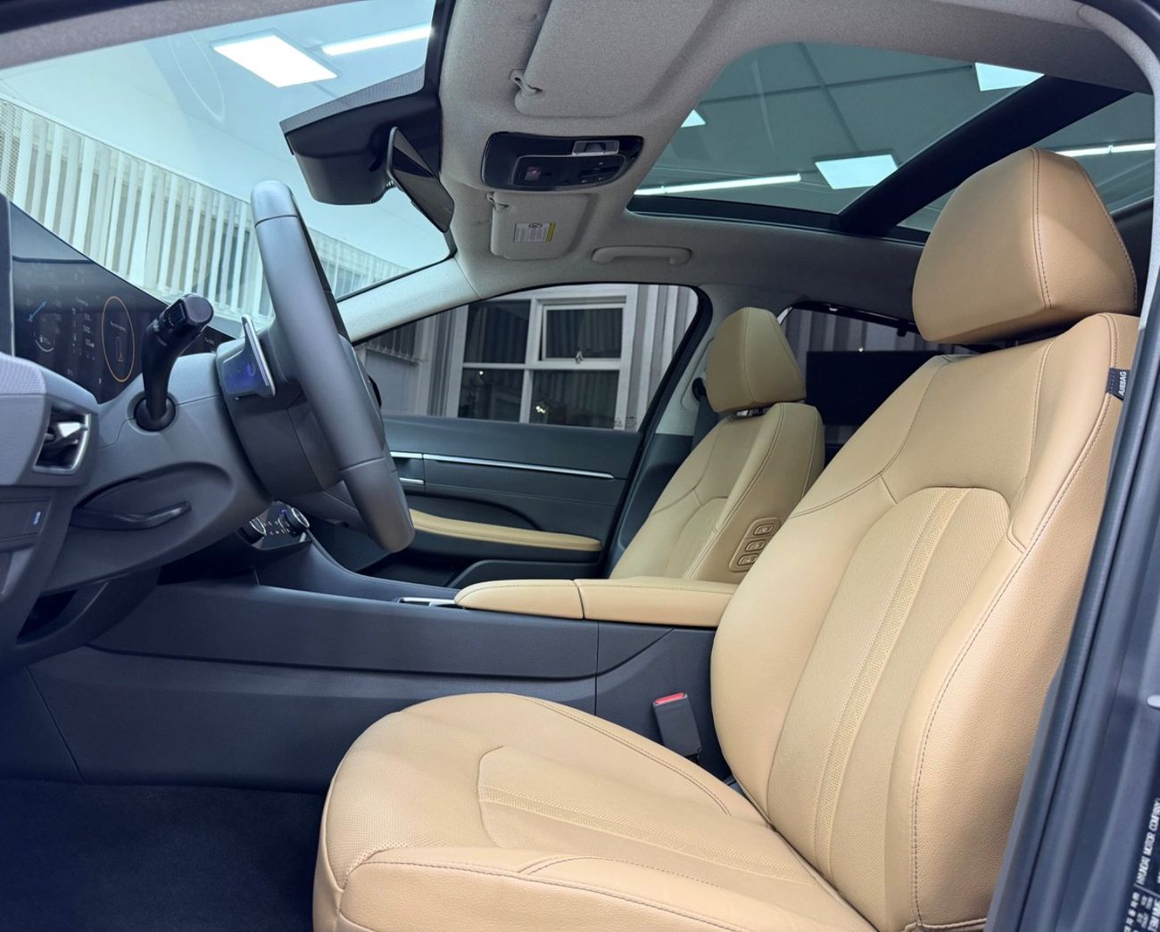 Hyundai Sonata Full option 2.5L GCC .. Brand New Condition .. Top Range .. Low Milegea