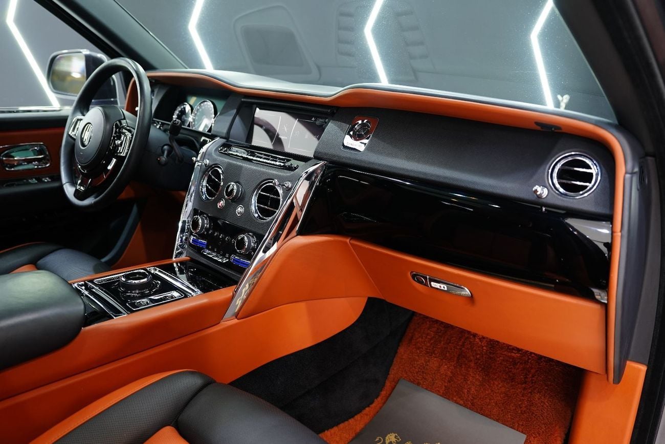 رولز رويس كولينان Rear Entertainment, Bespoke Audio, Panoramic Roof, GCC Spec!!