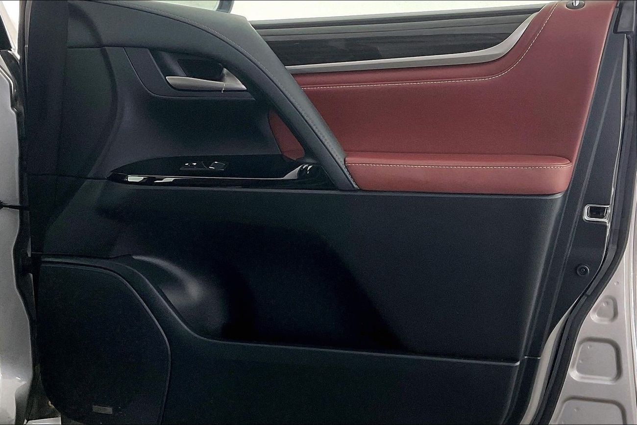 لكزس LX 570 Platinum | National Day Celebration | شامل الضمان | 0 ﺪﻔﻋﺓ ﺃﻮﻟﻯ