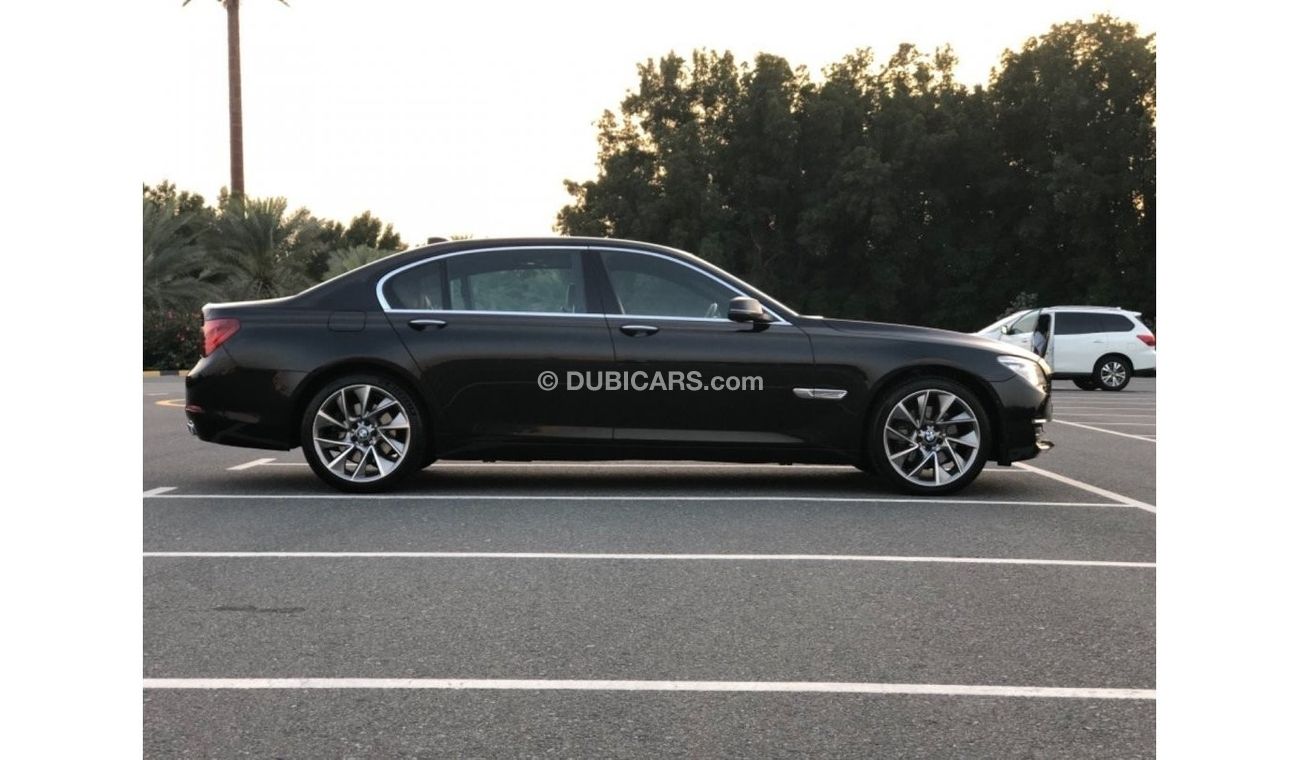 BMW 740Li Exclusive MODEL 2015 GCC CAR PERFECT CONDITION INSIDE AND OUTSIDE FULL OPTION SUN ROOF LEATHER SEATS