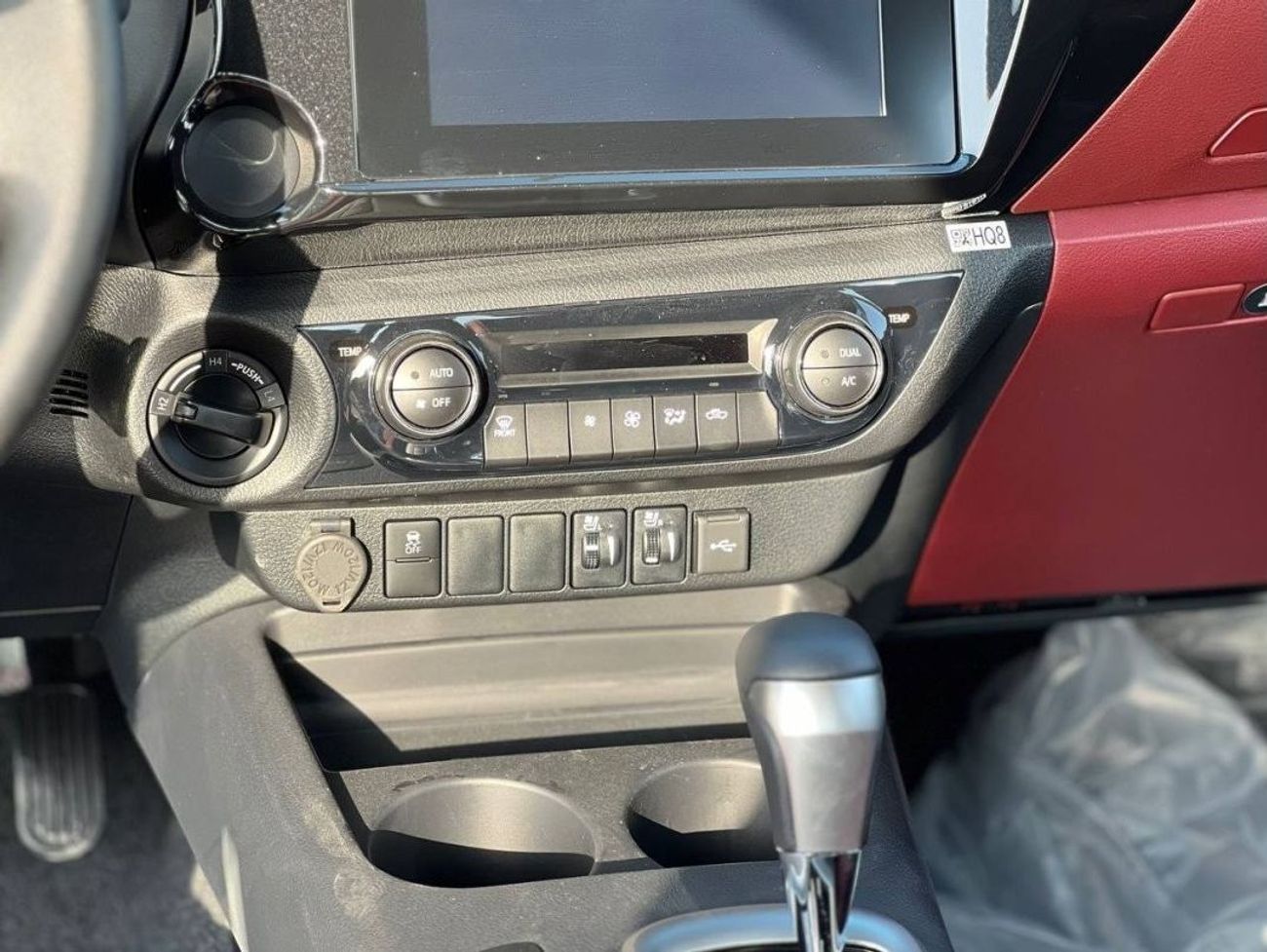 Toyota Hilux 2.7L PTR A/T // 2024 // MID HIGH OPTION WITH  SEATS VENTILATION , LED LIGHT , POWER WINDOWS // SPECI