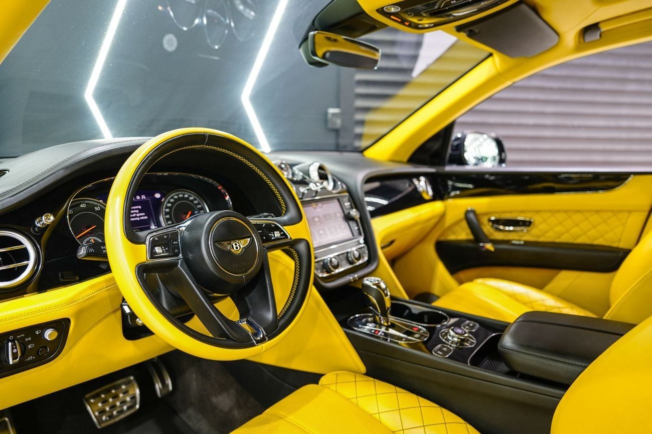 بنتلي بينتايجا W12 Mulliner, Carbon Body Kit, Individual Rear Seats w/ Entertainment, GCC Spec!!