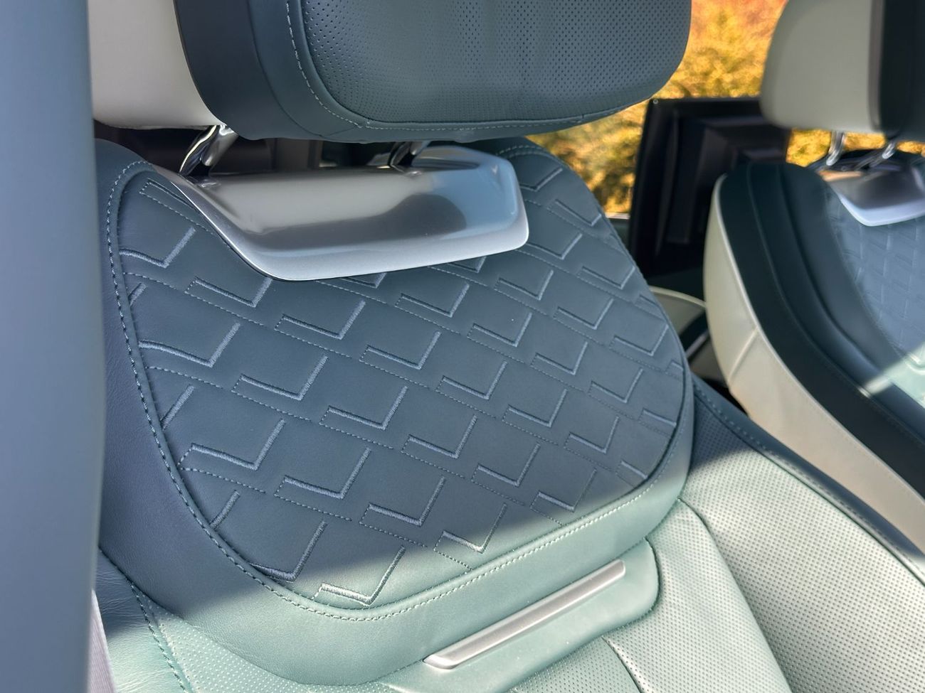 لاند روفر رينج روفر SV 4.4L P615 V8 Right Hand Drive