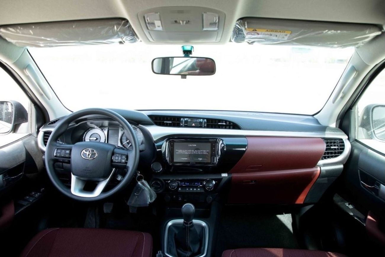 تويوتا هيلوكس تويوتا هيلوكس 4x4 DC 2.8 SR5 - أسود من الداخل عنابي