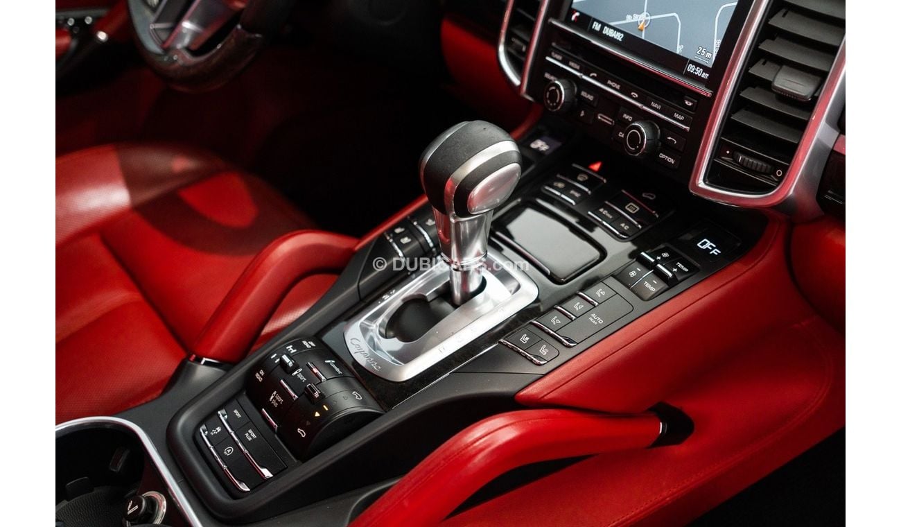 Porsche Cayenne 2015 Porsche Cayenne S / Sport Chrono Package Plus / Two Year ARM Service Pack