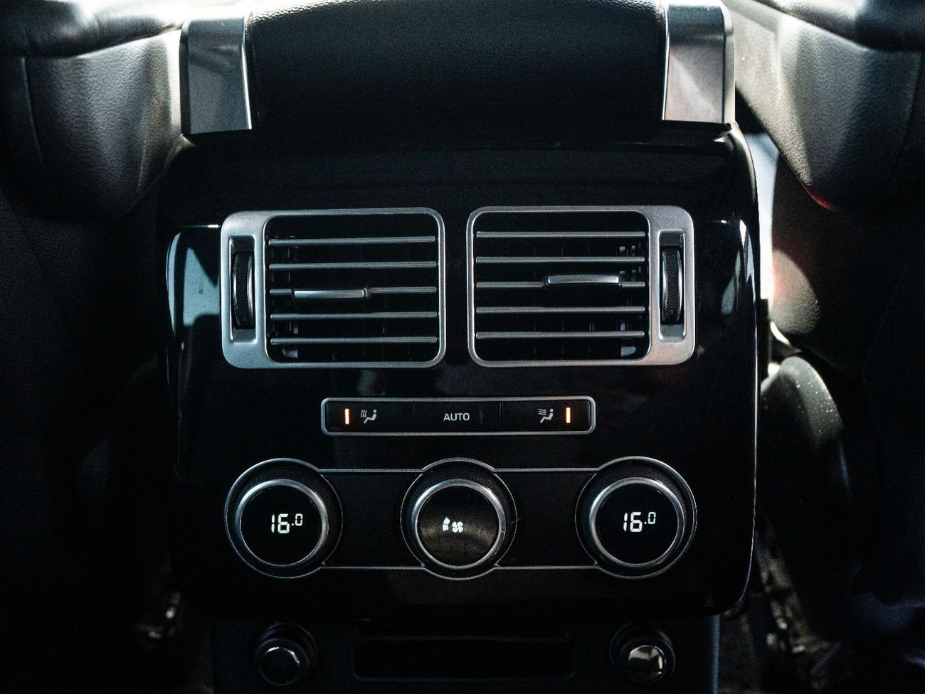 لاند روفر رينج روفر CASH OFFER!!! RANGE ROVER VOGUE HSE 5L V8 AWD LE • GCC SPECS • PRISTINE CONDITION